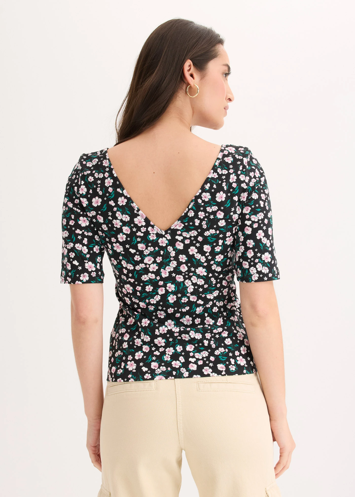 Bluză din material elastic cu bumbac • negru înflorat • magazin bonprix