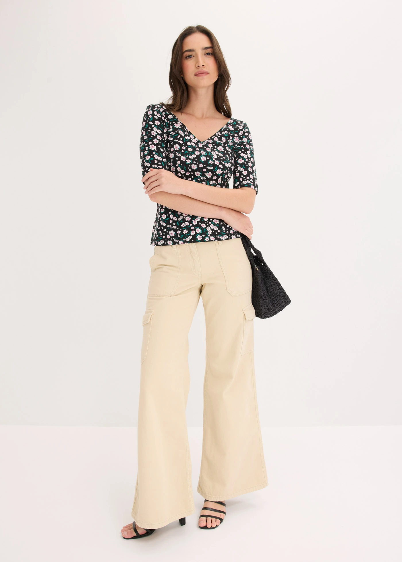 Shirt van elastisch katoen • zwart gebloemd • bonprix online shop