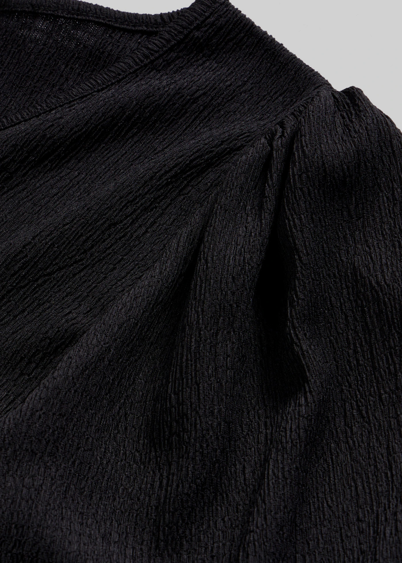 Bluză din crep texturat • negru • magazin bonprix