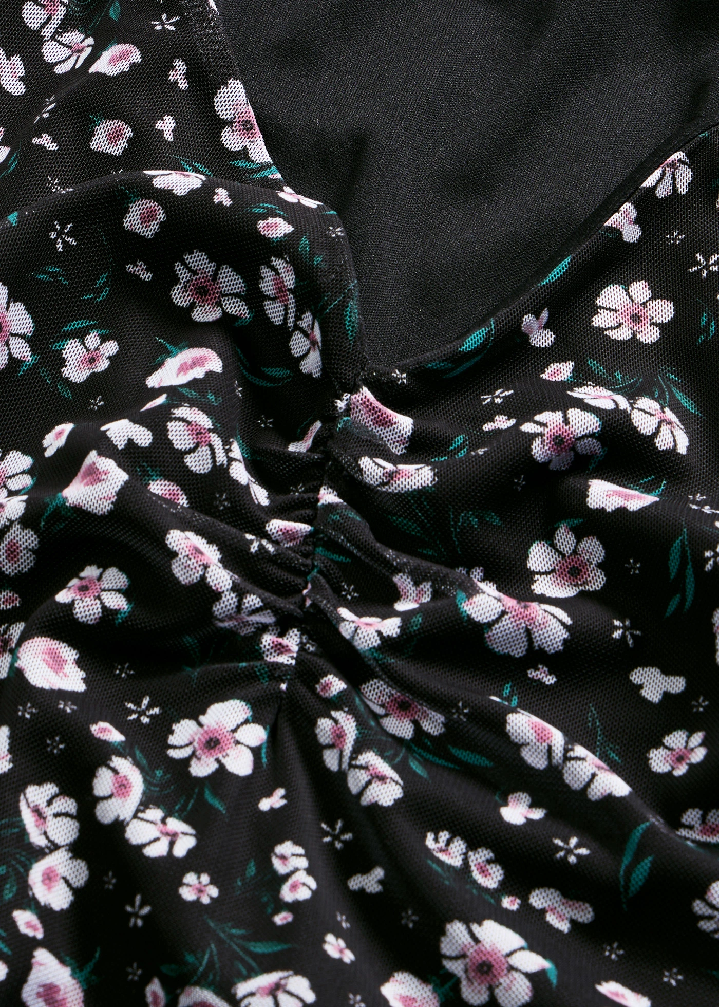 T-shirt en mesh délicat • noir floral • Boutique bonprix