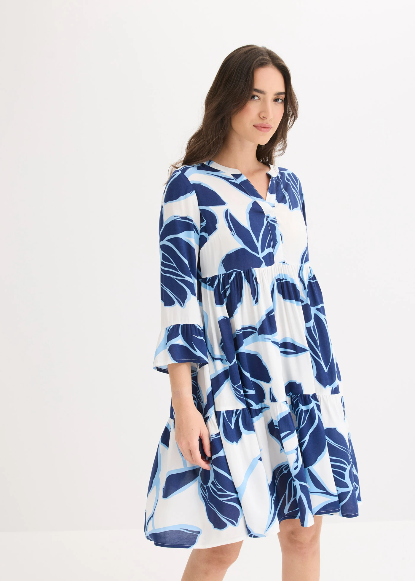 Robe-tunique en viscose fluide • blanc-bleu floral • Boutique bonprix