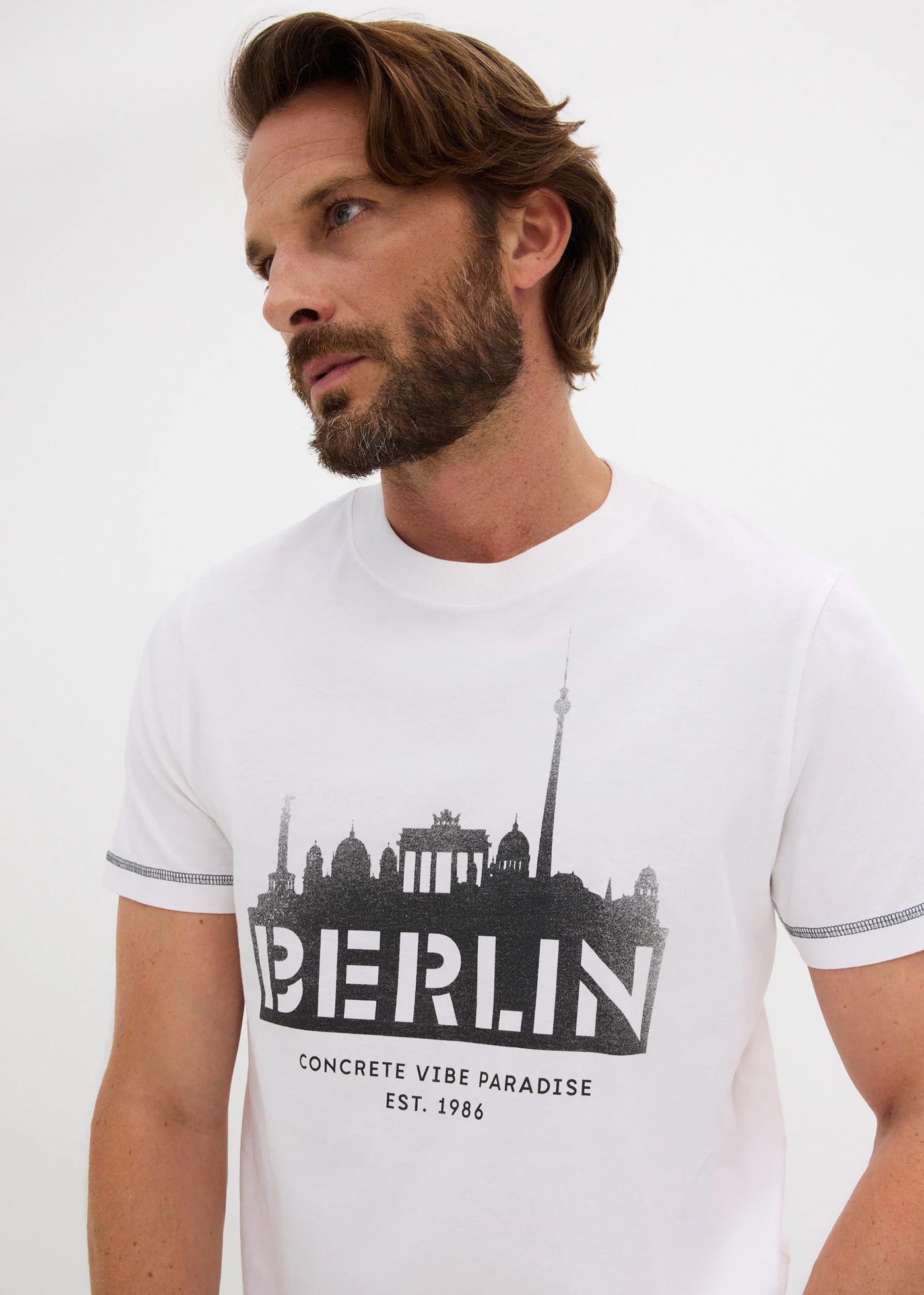 Póló tiszta bio-pamutból • fehér-Berlin mintás • bonprix áruház