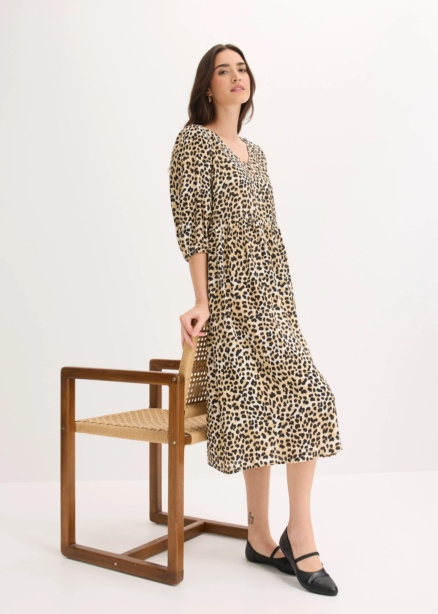 Robe-tunique fluide en viscose majoritaire • beige léopard • Boutique bonprix