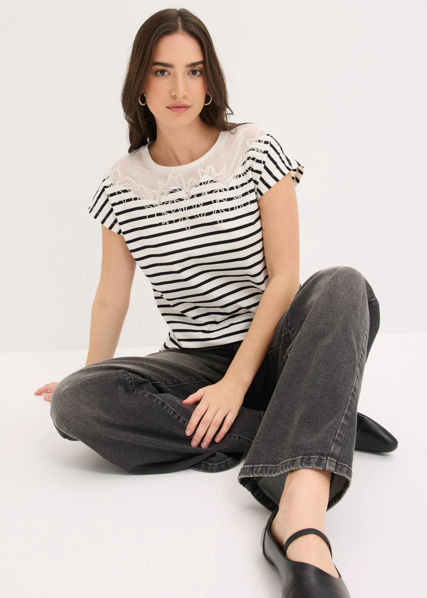 T-shirt en viscose extensible • écru/noir rayé • Boutique bonprix