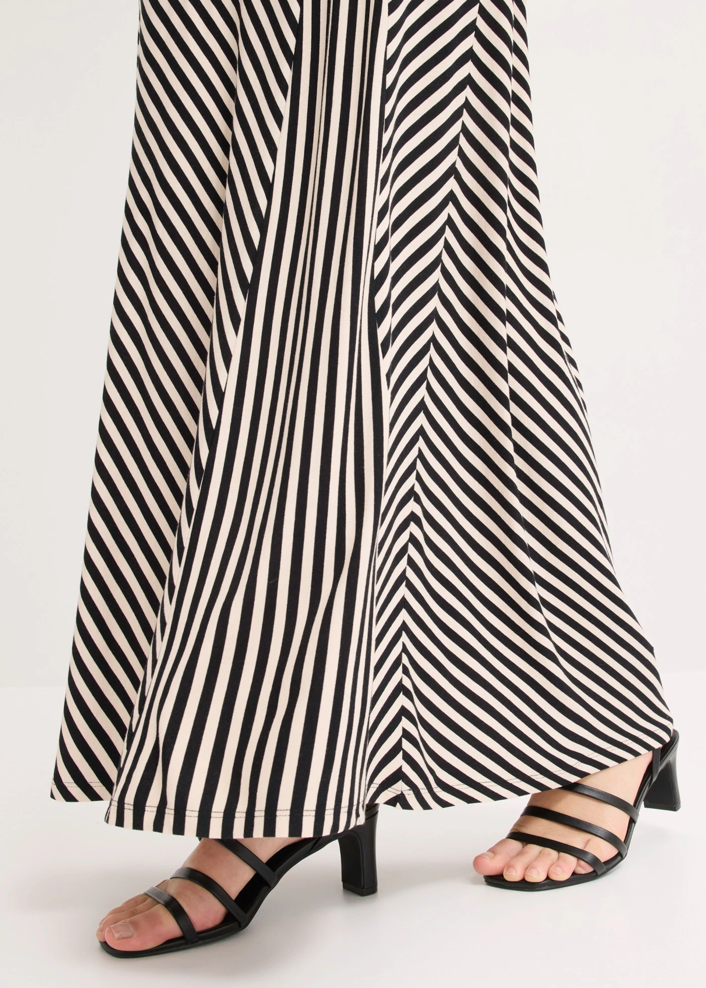 Jersey rok in een viscosemix • zwart-wolwit gestreept • bonprix online shop