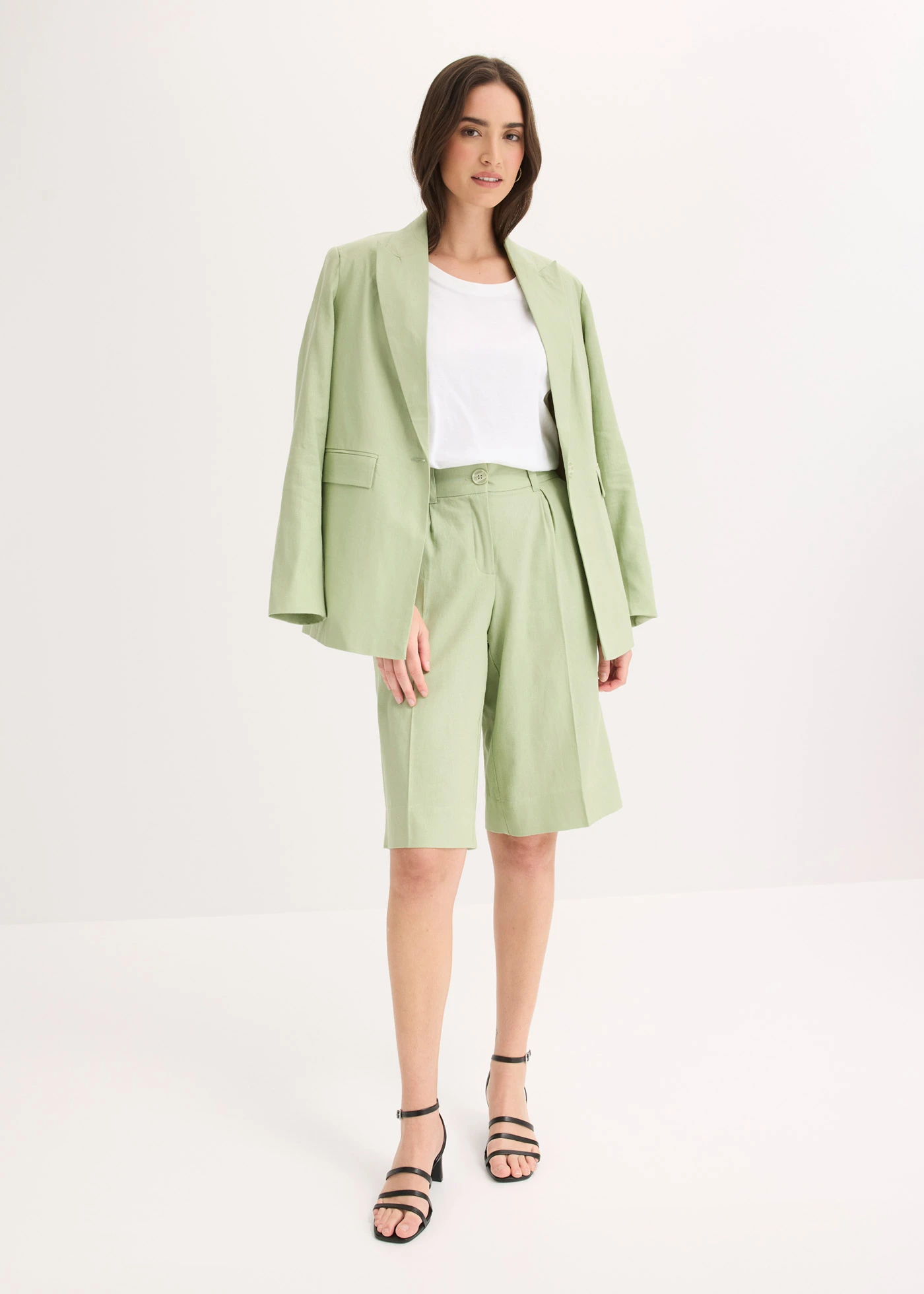 Bermude largi din material cu in • verde pal • magazin bonprix