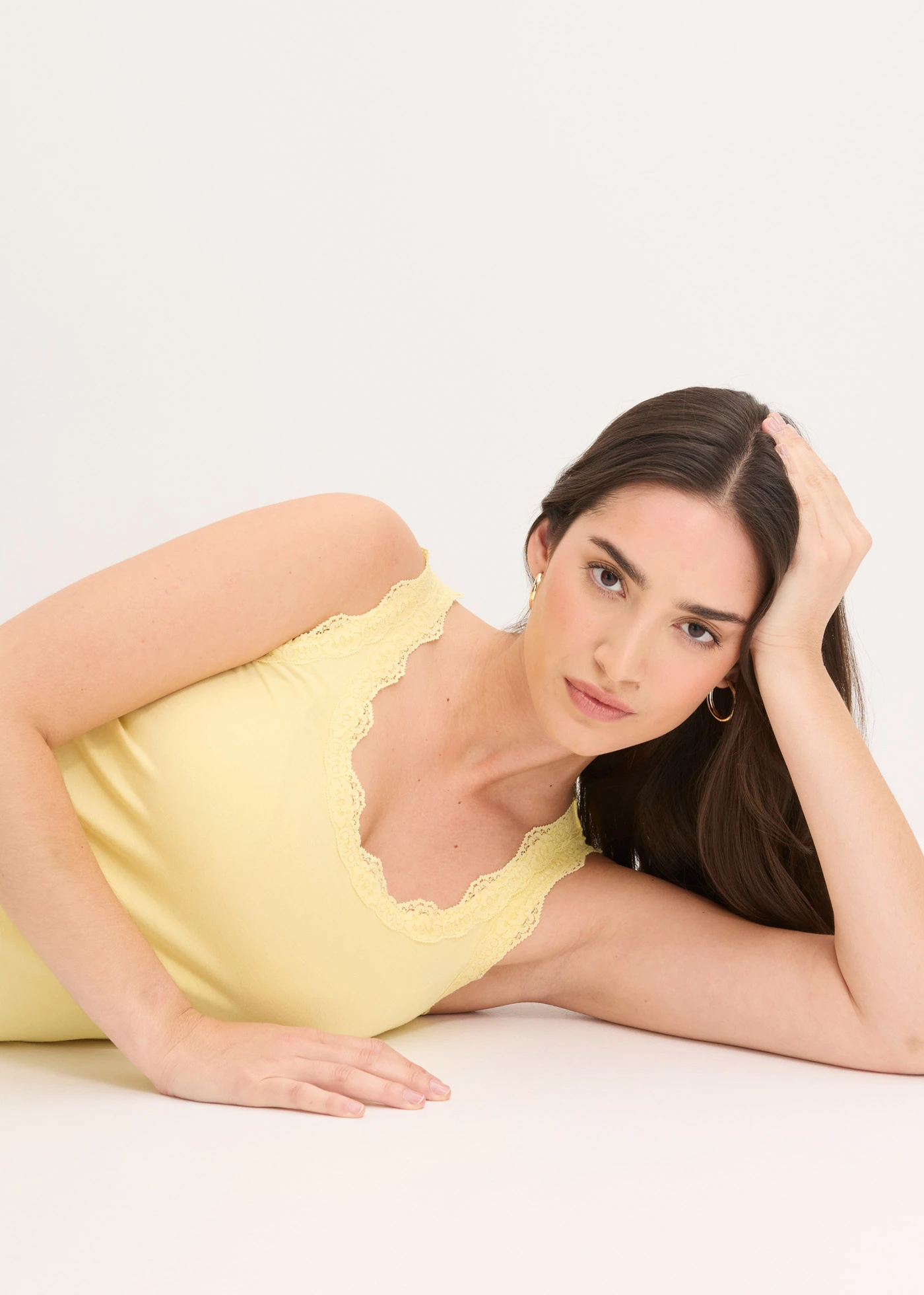 Lot de 2 tops doux en viscose extensible • jaune clair-blanc • Boutique bonprix