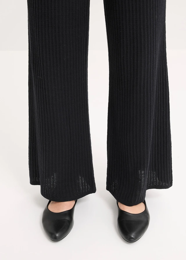 Gebreide broek van luchtige linnenmix • zwart • product-page.page-title-suffix