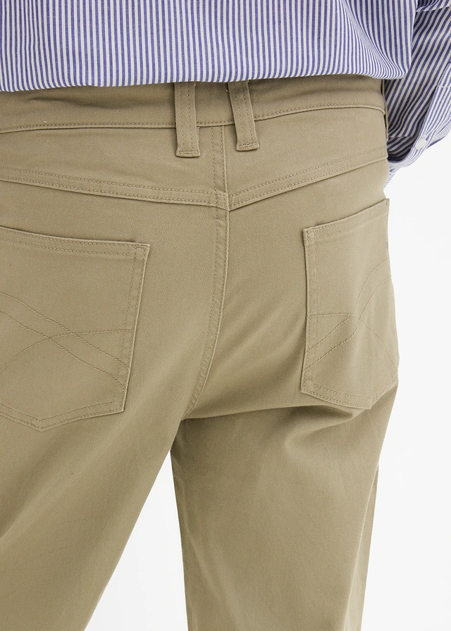 Classic fit stretch broek, straight • new kaki • product-page.page-title-suffix