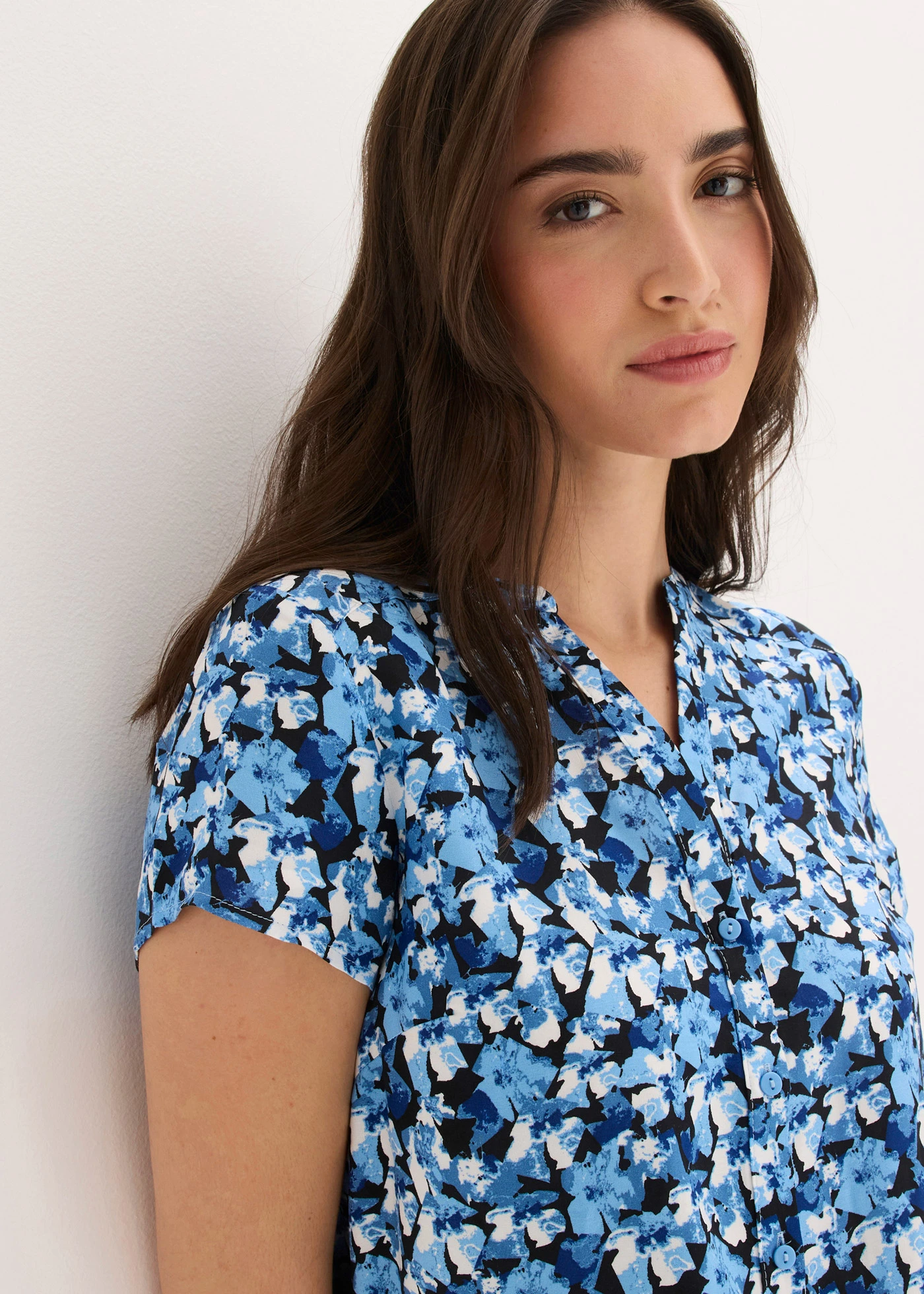 Blouse van viscose met korte mouwen • gentiaanblauw gebloemd • bonprix online shop