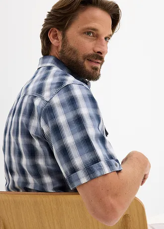 Košile s našitými kapsami, krátký rukáv • bílo-tmavě modrá kostka • bonprix obchod