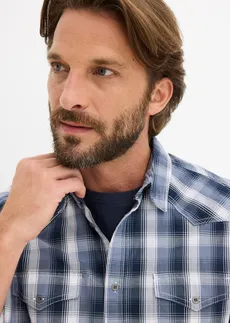 Chemise manches courtes à poches plaquées • blanc-bleu foncé carreaux • Boutique bonprix