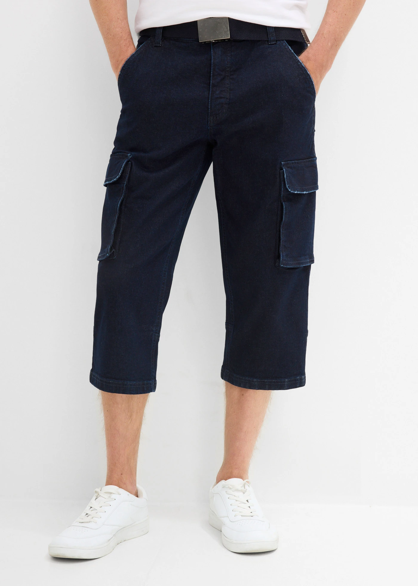 Jean 3/4 extensible avec poches cargo et ceinture, coupe loose • bleu foncé denim • Boutique bonprix