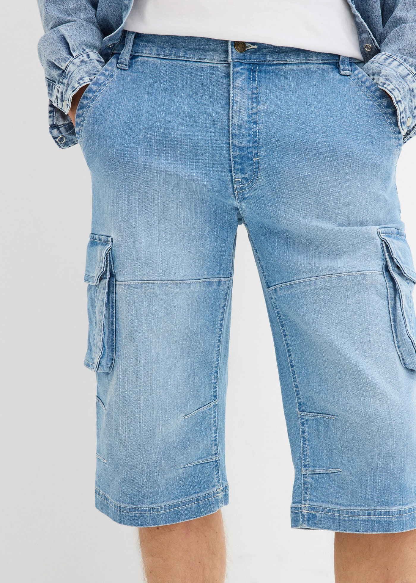 Bermuda long en jean léger à taille élastiquée, regular • bleu clair denim • Boutique bonprix