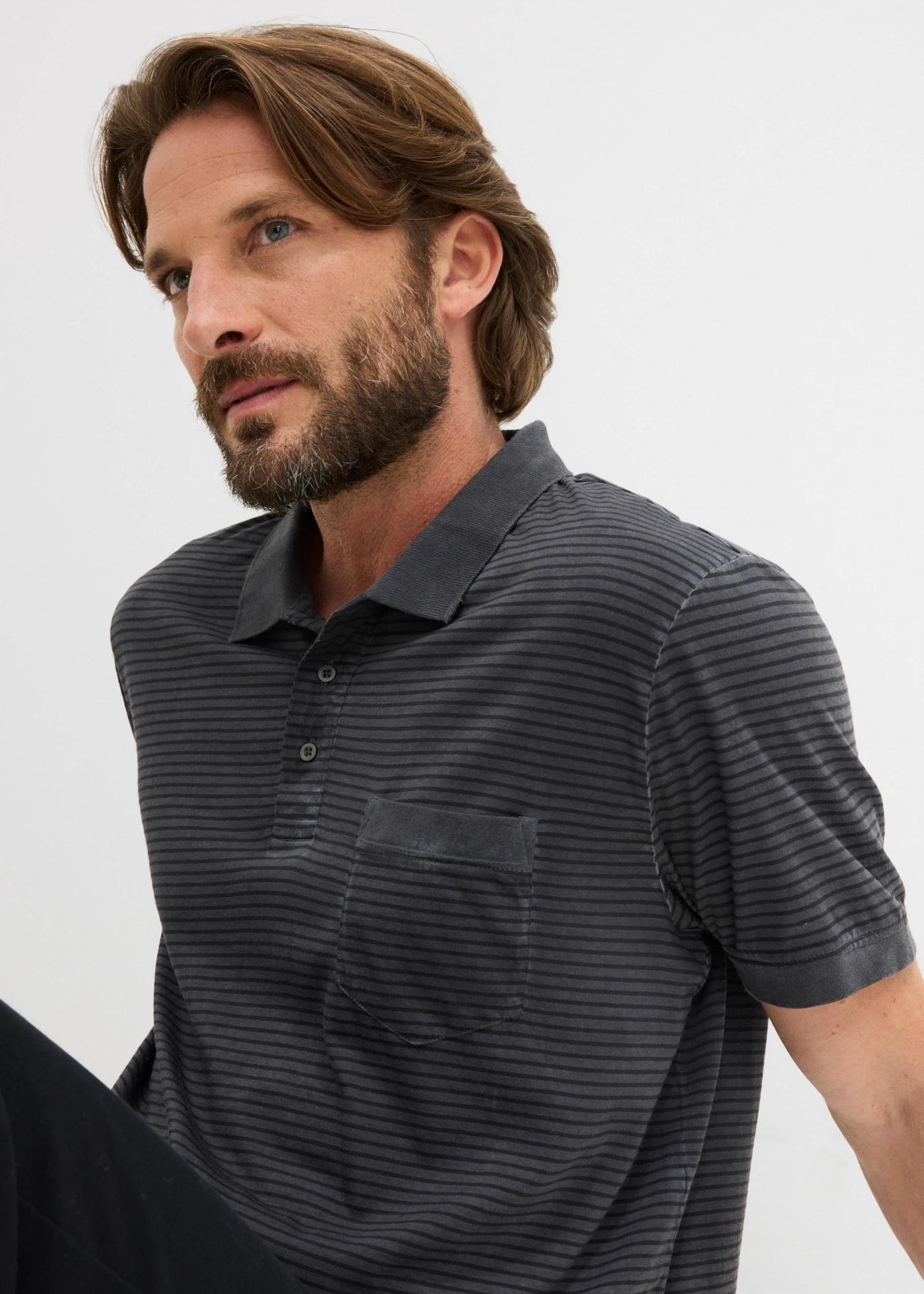 Polo aspect délavé, manches courtes • noir/gris ardoise rayures • Boutique bonprix