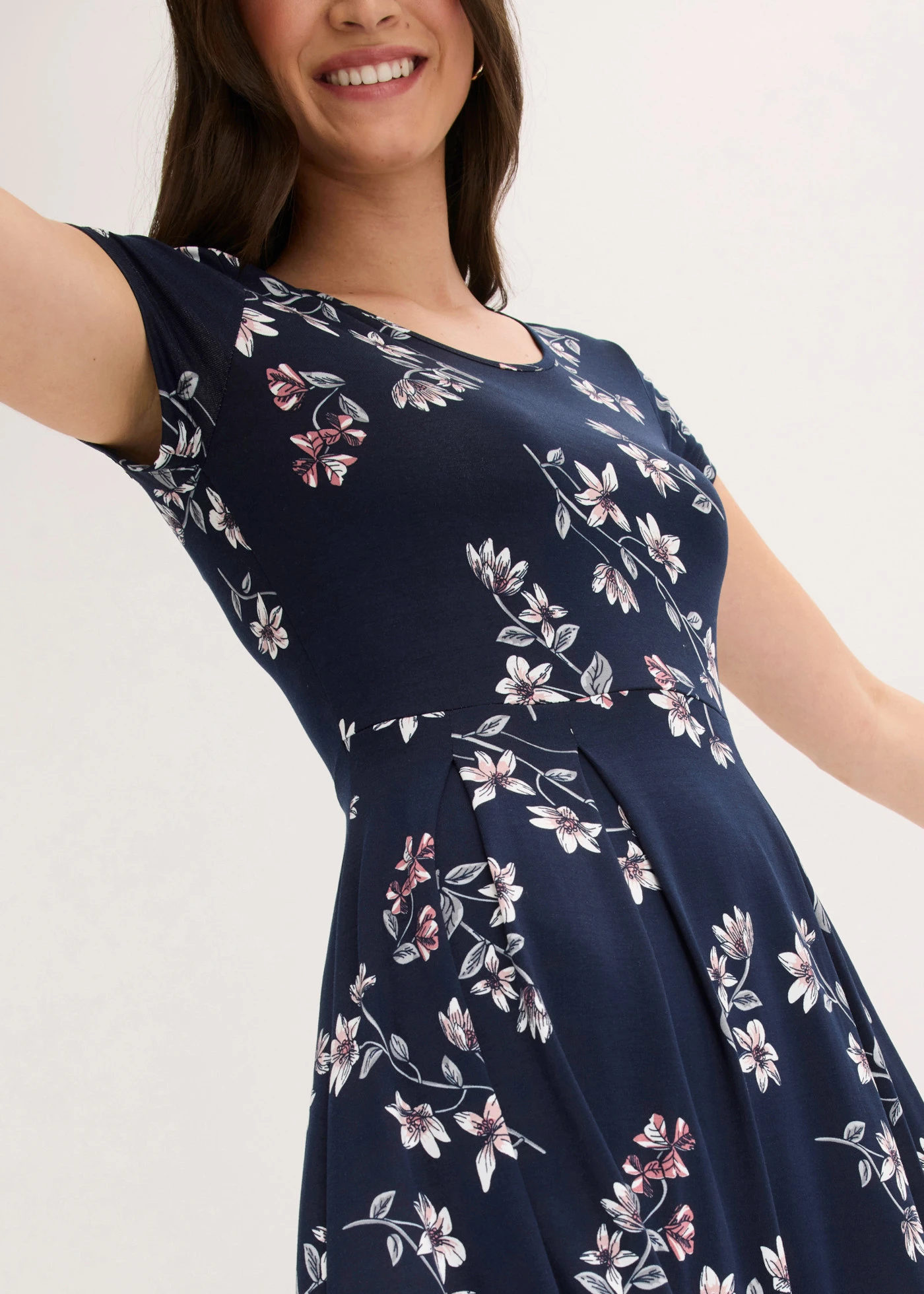 Jersey jurk in een viscosemix • donkerblauw gebloemd • bonprix online shop