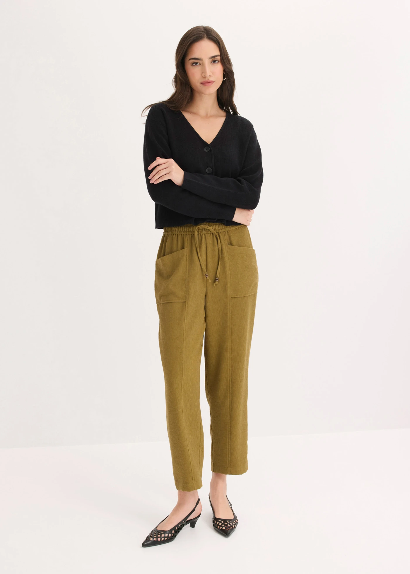 Pantalon large en matière texturée • vert nature • Boutique bonprix