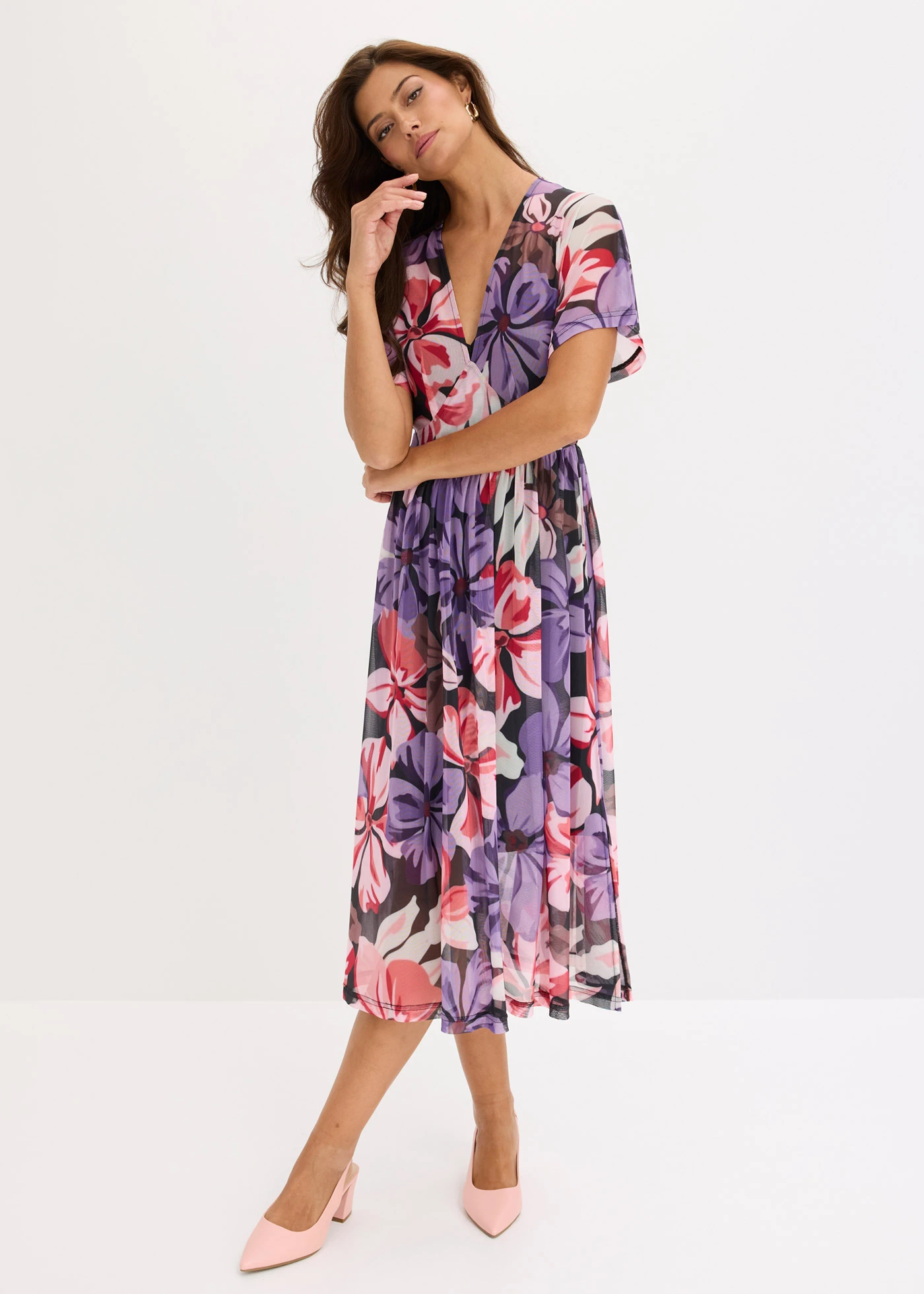 Robe midi à décolleté plongeant • noir floral • Boutique bonprix