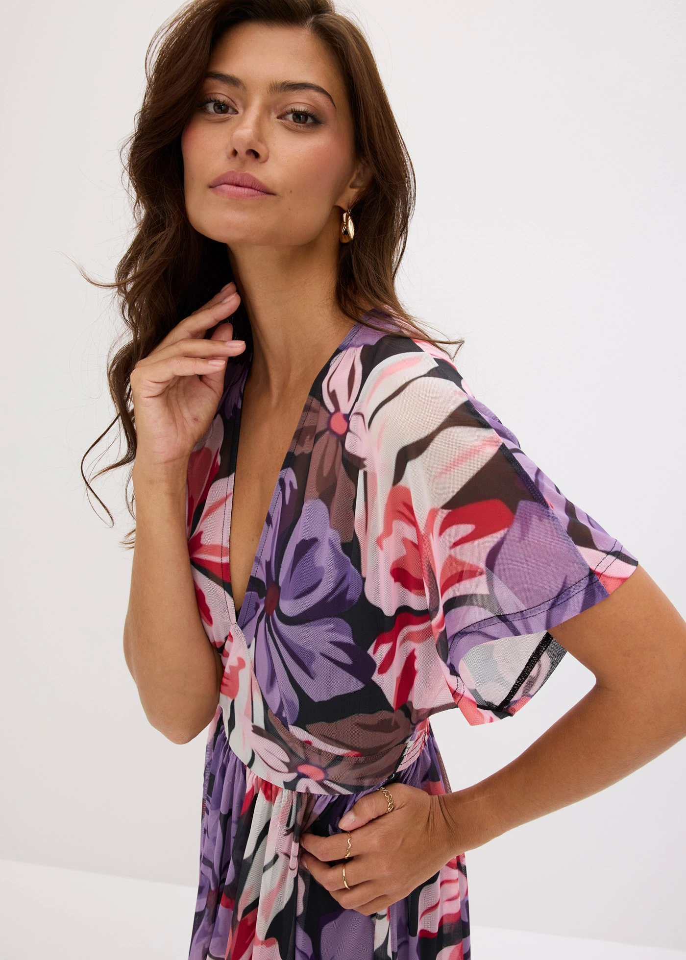 Robe midi à décolleté plongeant • noir floral • Boutique bonprix