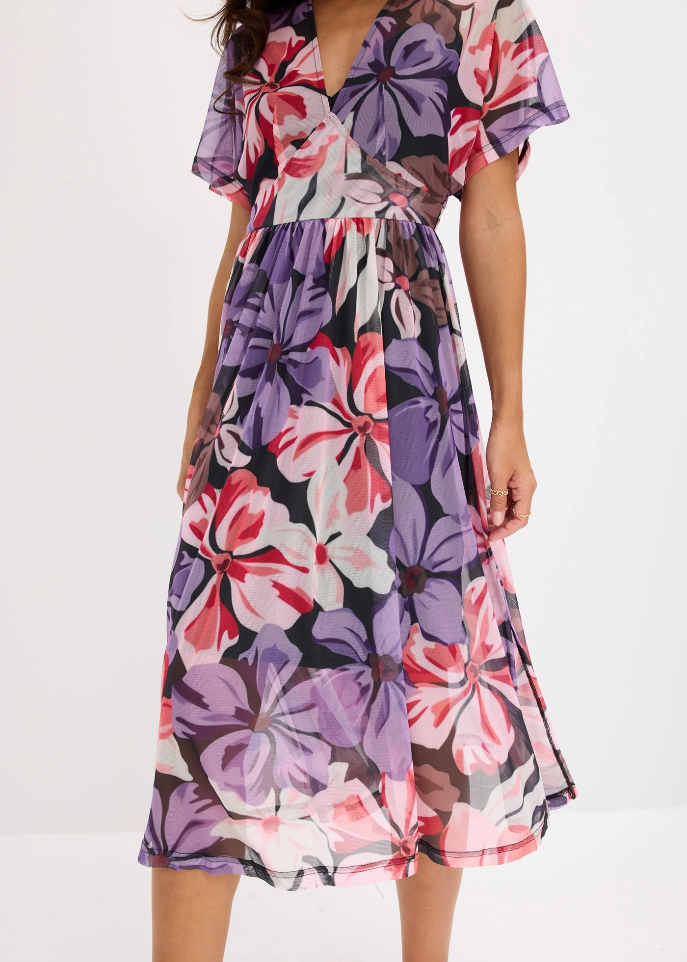 Robe midi à décolleté plongeant • noir floral • Boutique bonprix