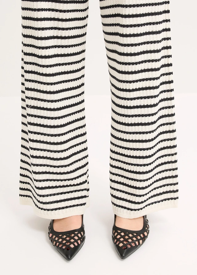 Gebreide broek van luchtige linnenmix • parelwit-zwart gestreept • product-page.page-title-suffix
