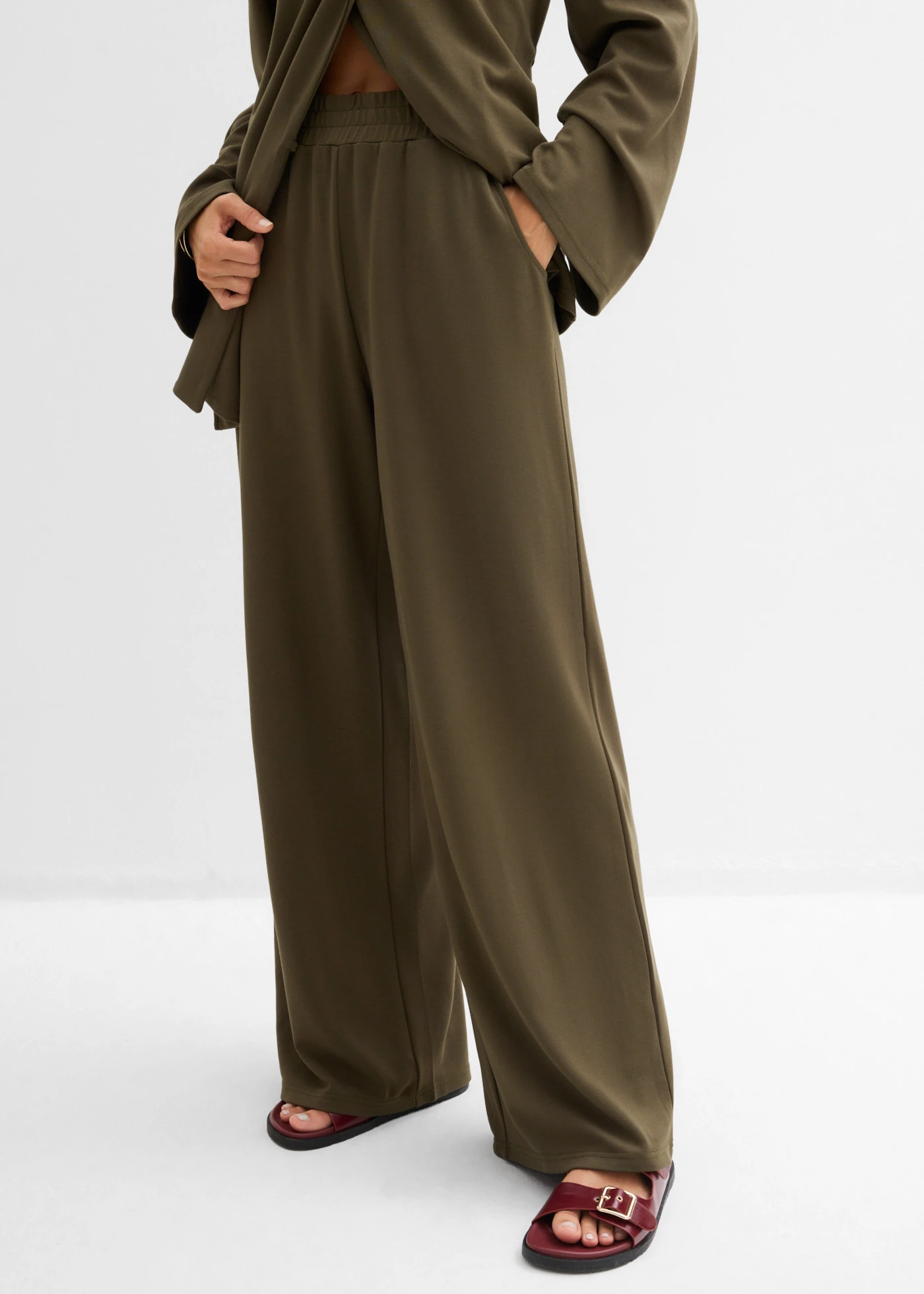 Broek van viscosemix • donkerolijfgroen • bonprix online shop