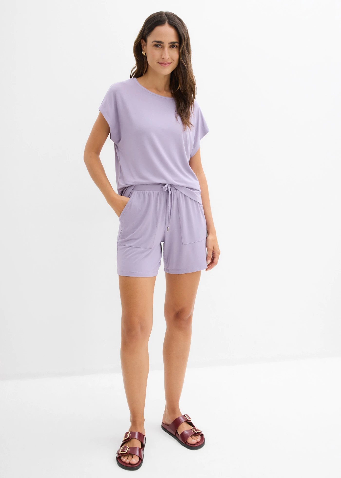 T-shirt et short en viscose extensible (ens. 2 pces) • violine fumé • Boutique bonprix