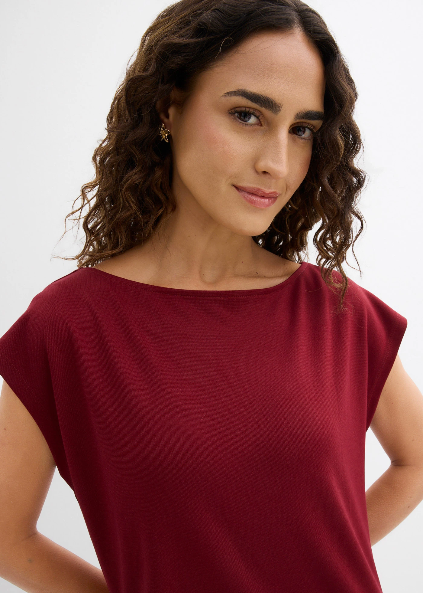 Top asymétrique en Punto di Roma • rouge rubis • Boutique bonprix