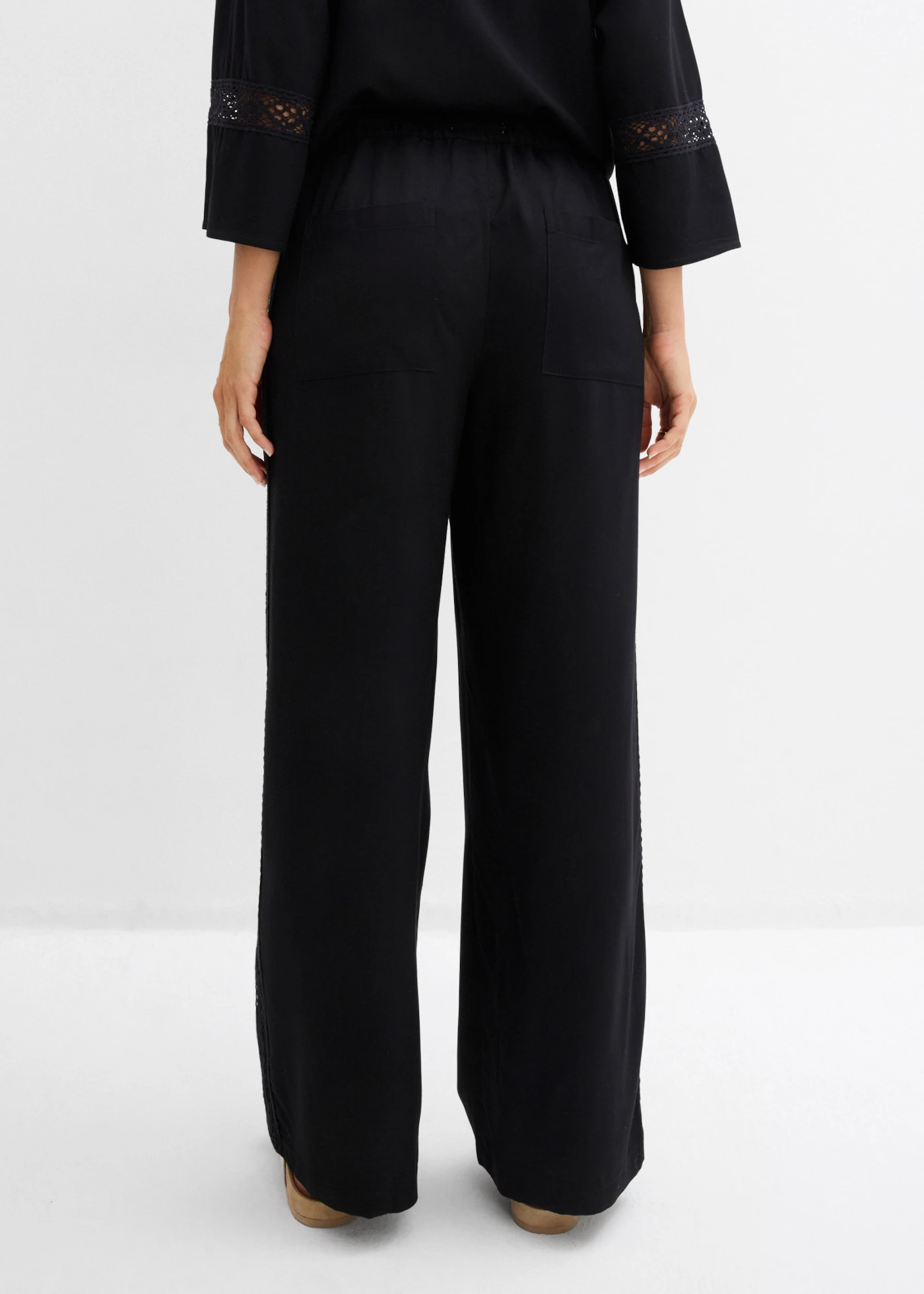 Pantaloni lejeri din viscoză fluidă • negru • magazin bonprix