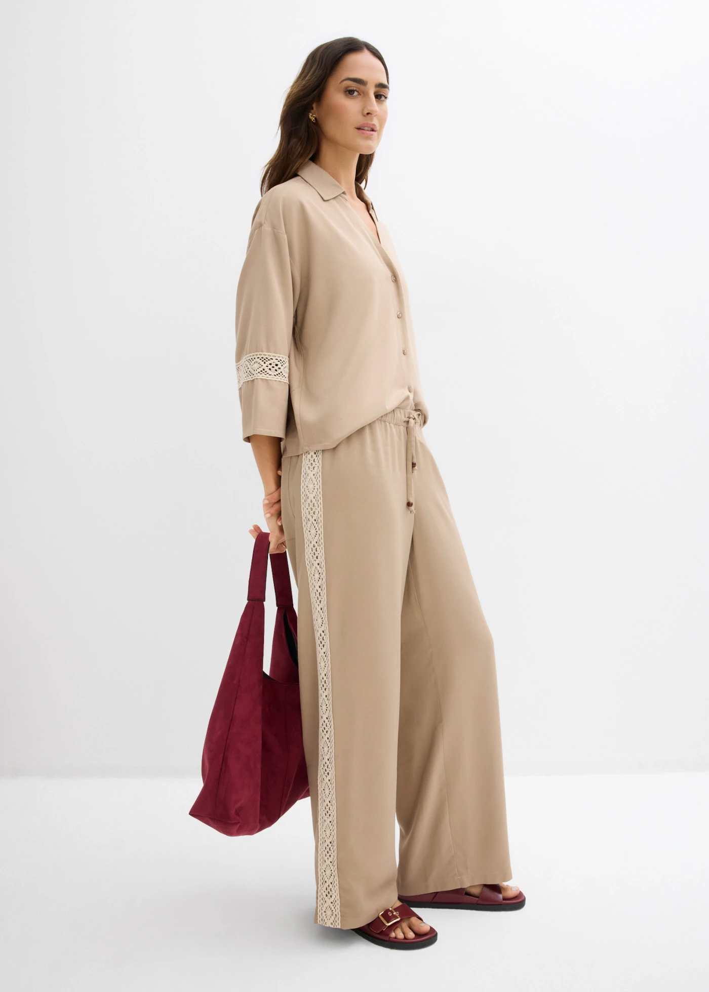 Pantaloni lejeri din viscoză fluidă • bej-stuf • magazin bonprix