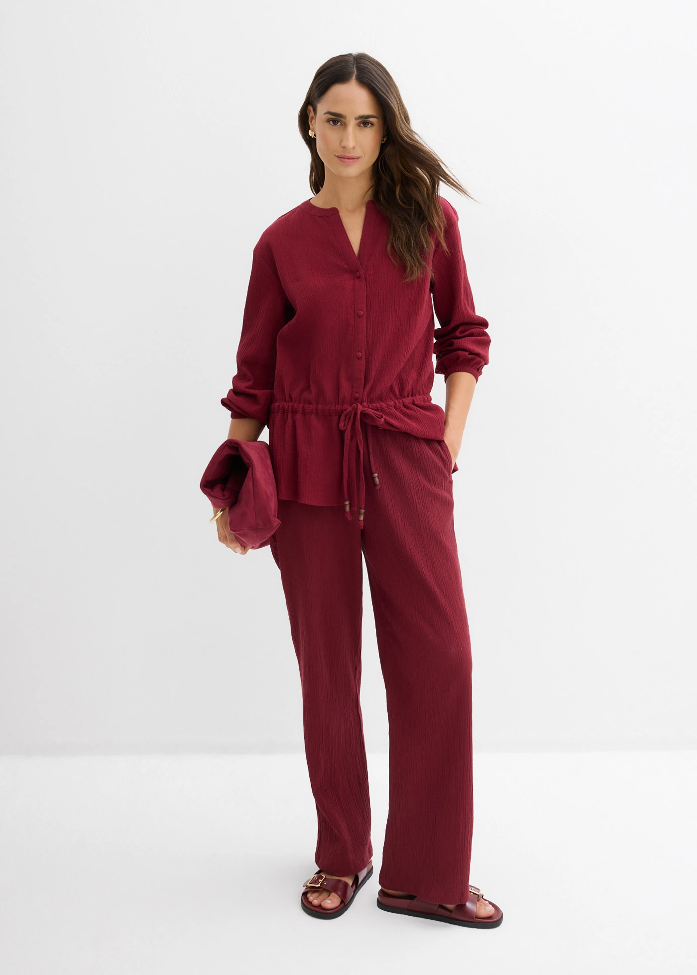 Wijde broek van gestructureerde crinkle • robijnrood • bonprix online shop