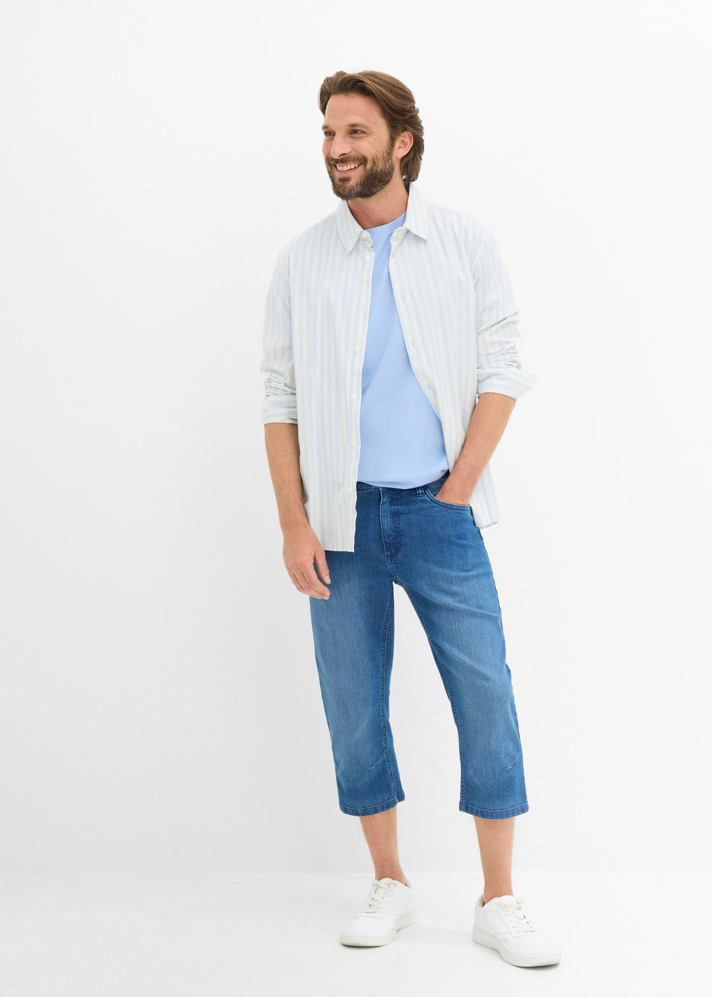 Lekkie jeansy 3/4 z elastyczną wstawką w talii, slim fit • niebieski denim • sklep bonprix