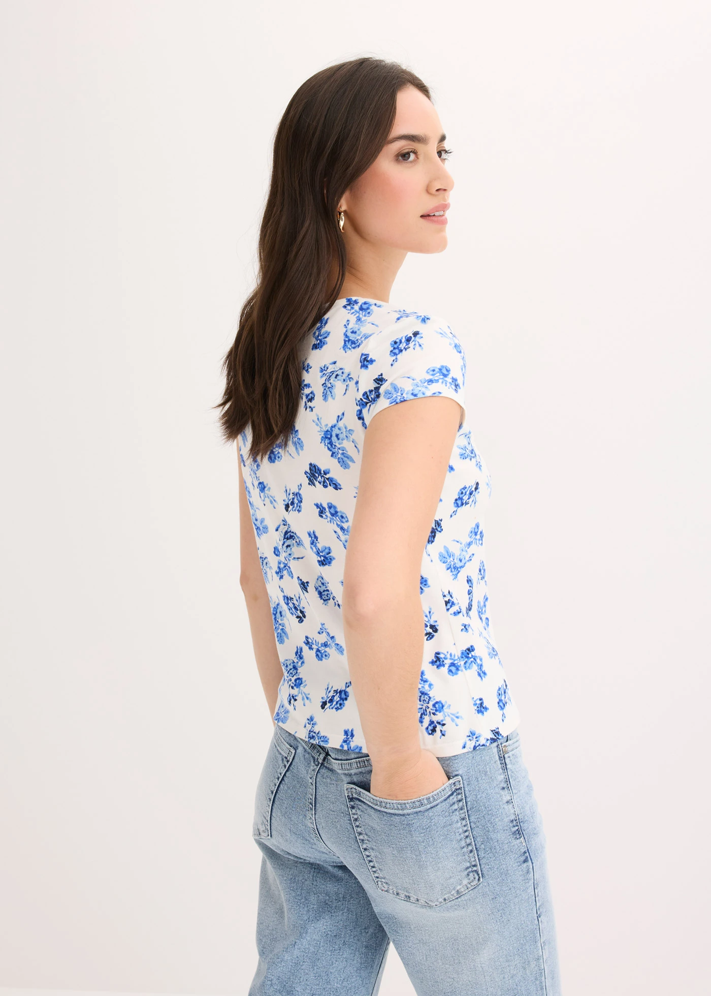 Shirt van elastisch katoen • blauw-wolwit gebloemd • bonprix online shop