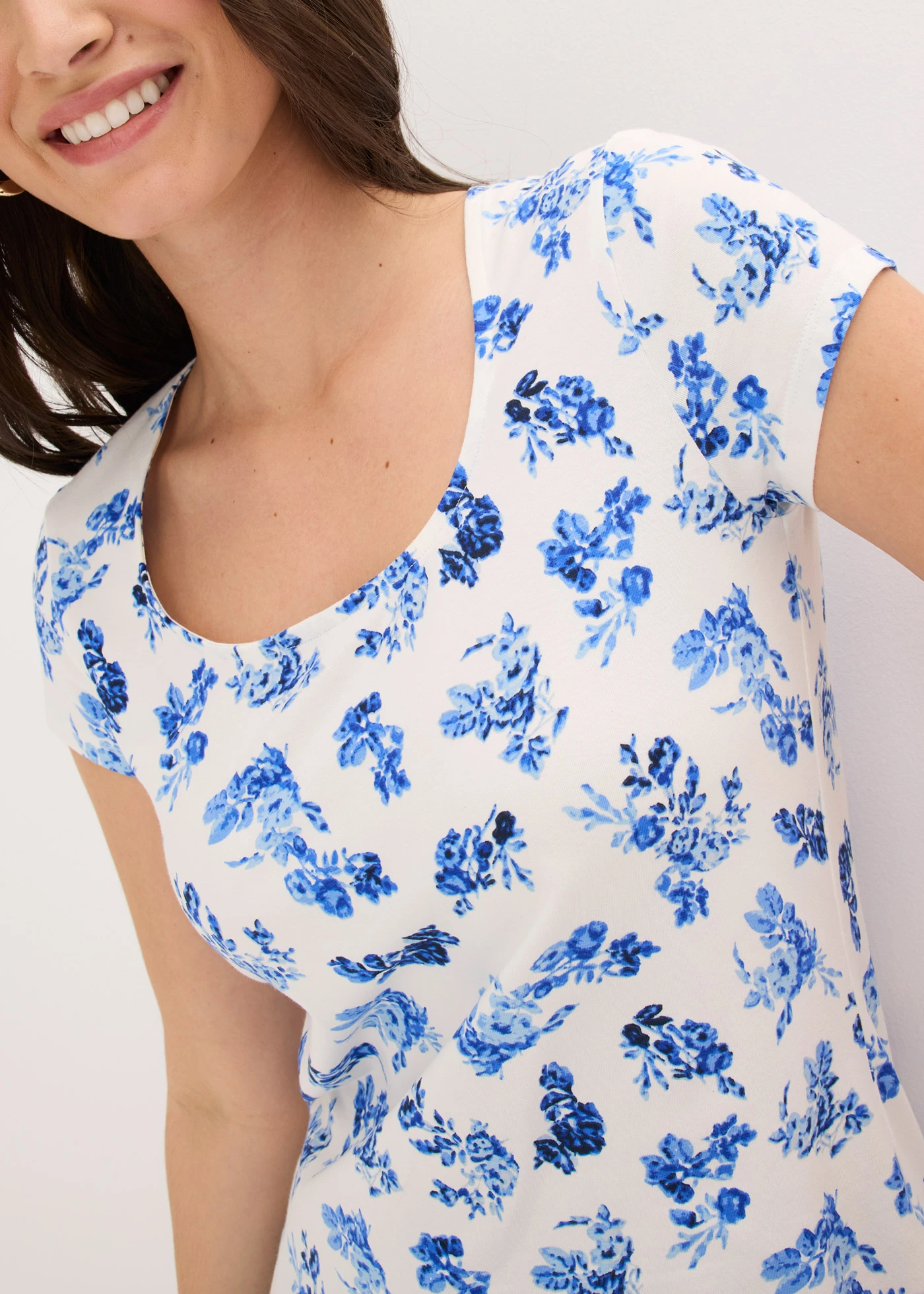 Shirt van elastisch katoen • blauw-wolwit gebloemd • bonprix online shop