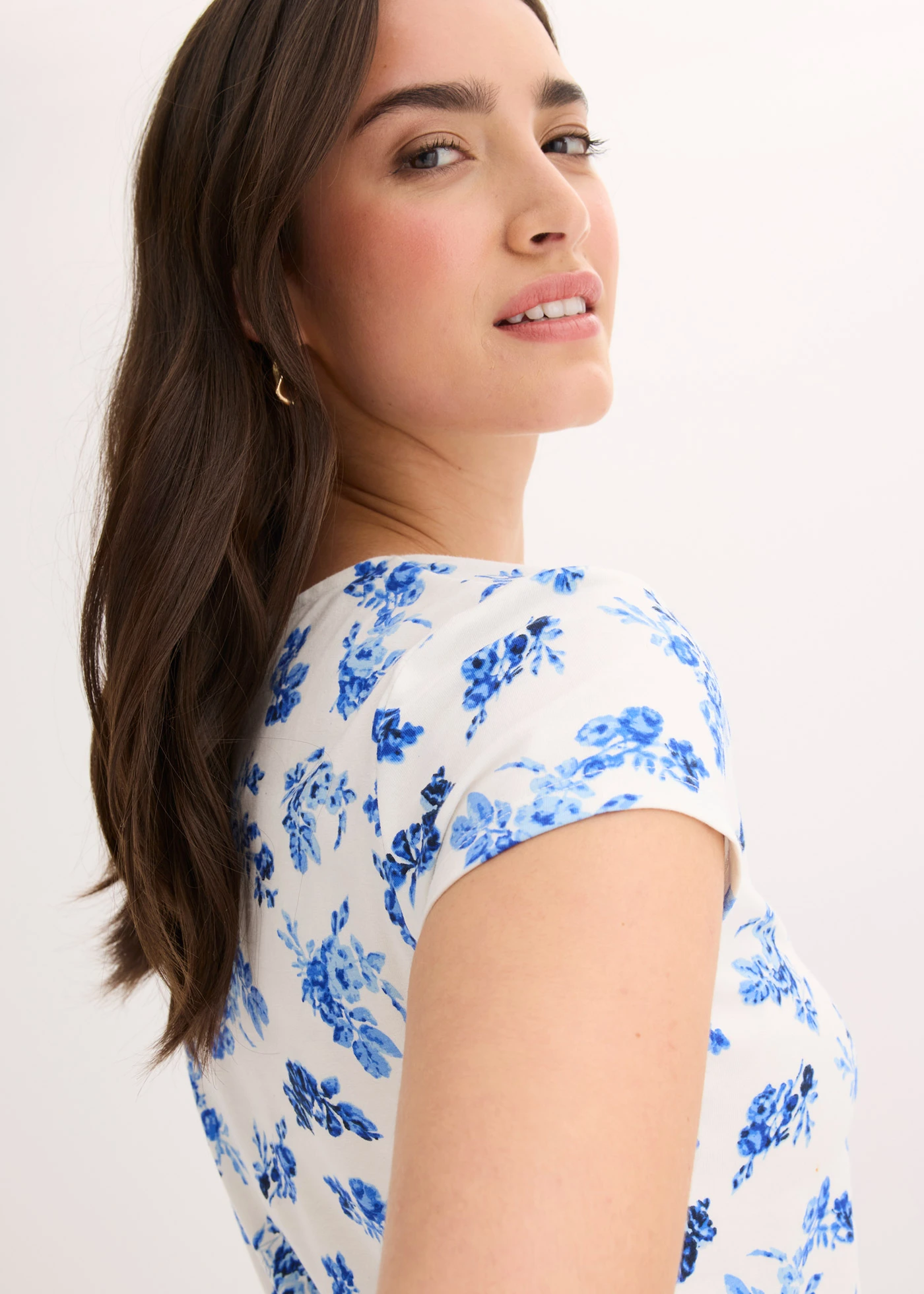 T-shirt en coton extensible • bleu-écru floral • Boutique bonprix