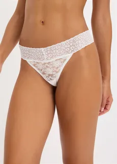 Krajkové kalhotky tanga (2 ks v balení) • bílá + černá • bonprix obchod