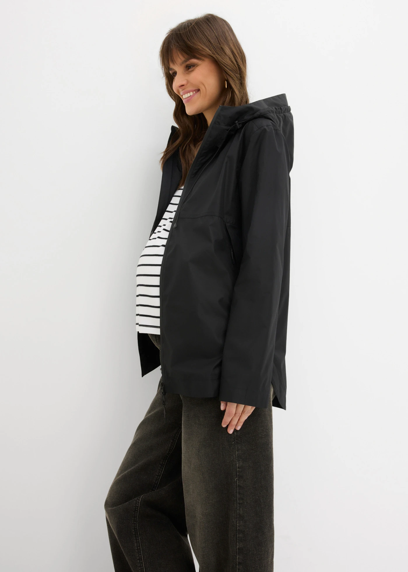 Ultra könnyed szél- és vízálló kismama kabát baba-betéttel • fekete • bonprix áruház