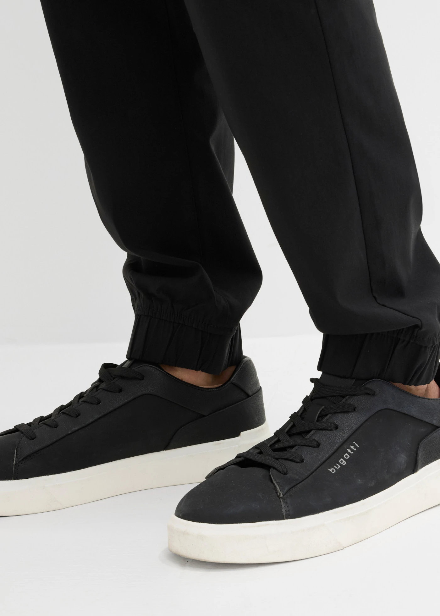 Spodnie z gumką w talii, straight, relaxed fit • czarny • sklep bonprix