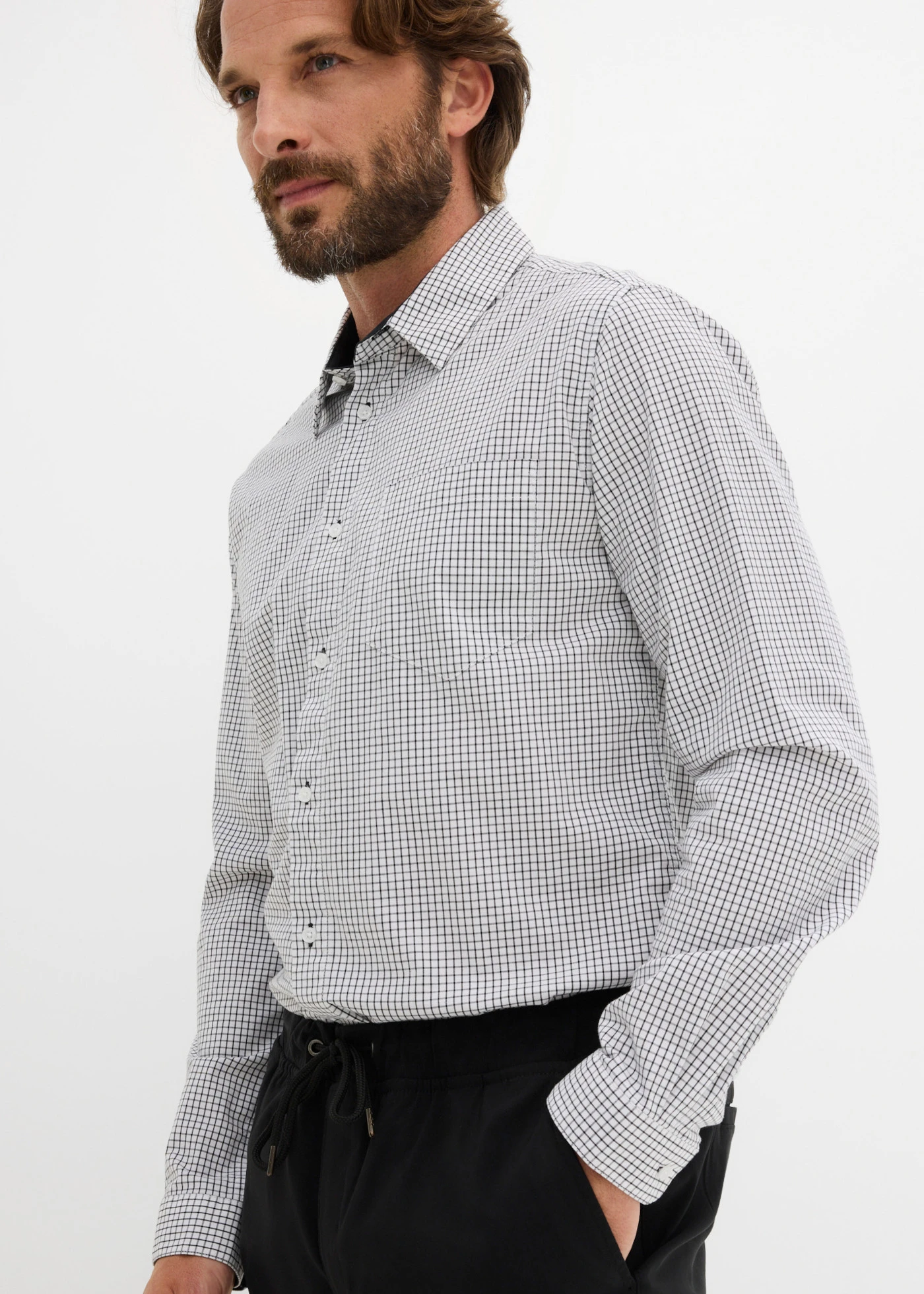 Spodnie z gumką w talii, straight, relaxed fit • czarny • sklep bonprix