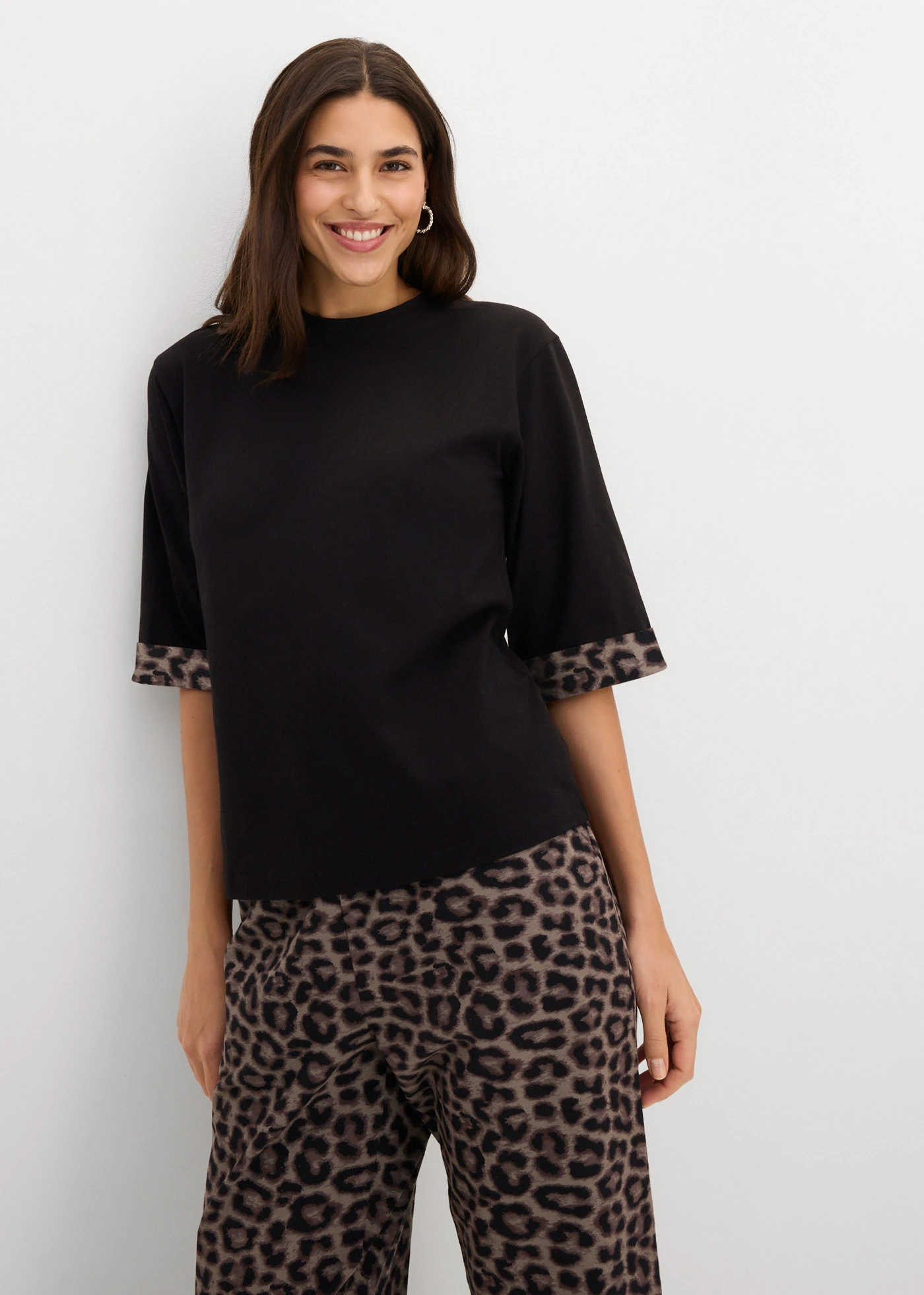 Sweater van katoenmix met luipaarddetail • zwart-donkerbruin-middenbruin-natuursteen luipaard • bonprix online shop