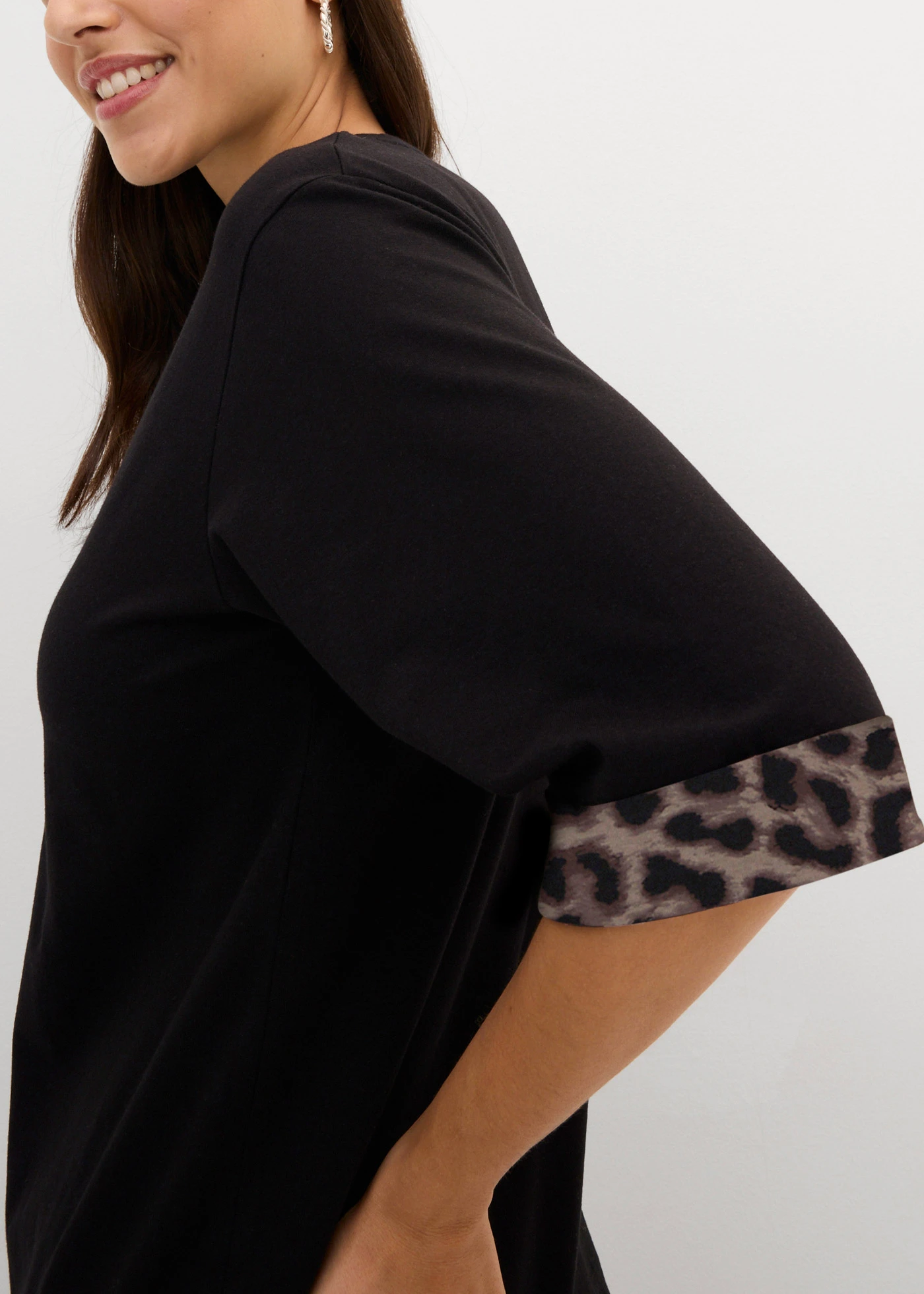 Sweater van katoenmix met luipaarddetail • zwart-donkerbruin-middenbruin-natuursteen luipaard • bonprix online shop