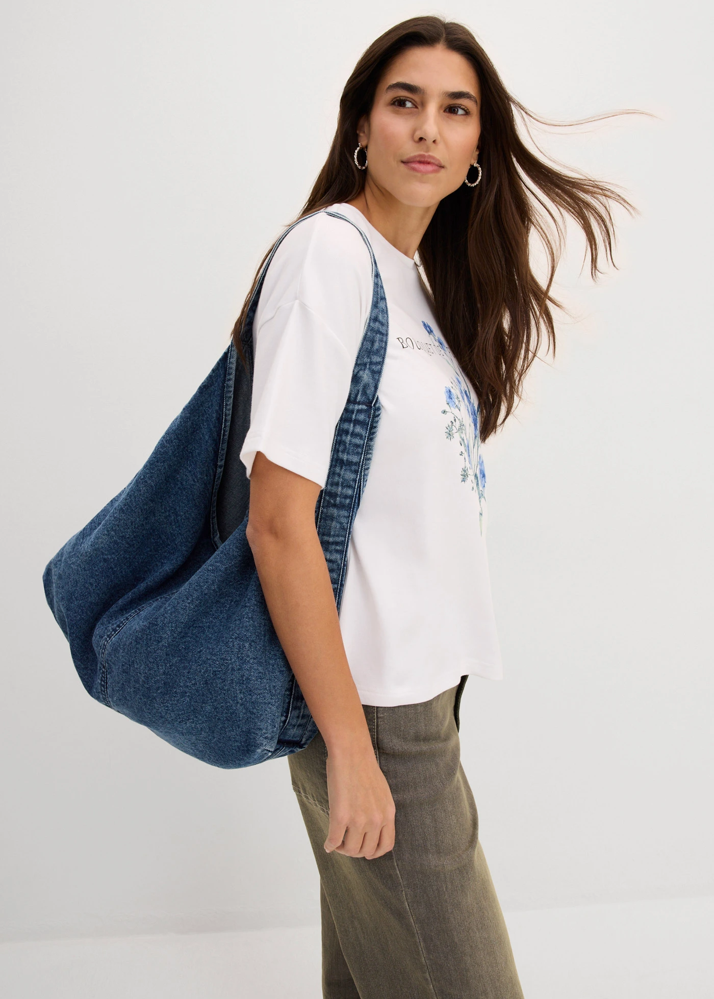 Losvallend T-shirt van puur katoen • wit gebloemd • bonprix online shop