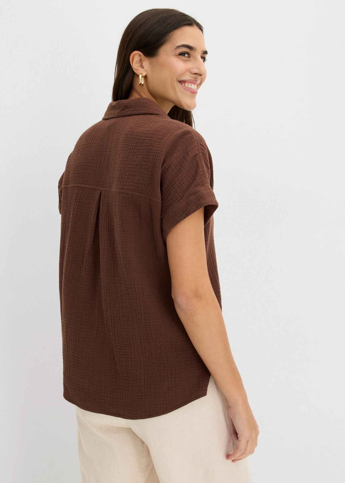 Blouse manches courtes en gaze de coton légère • marron • Boutique bonprix