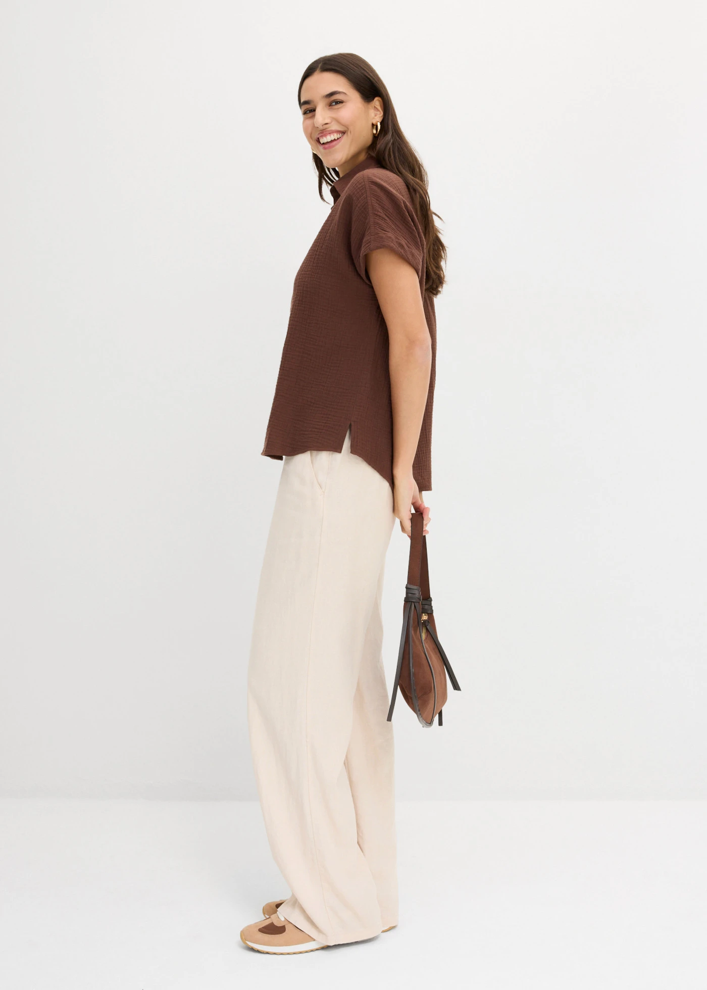 Blouse met korte mouwen van luchtige mousseline • bruin • bonprix online shop