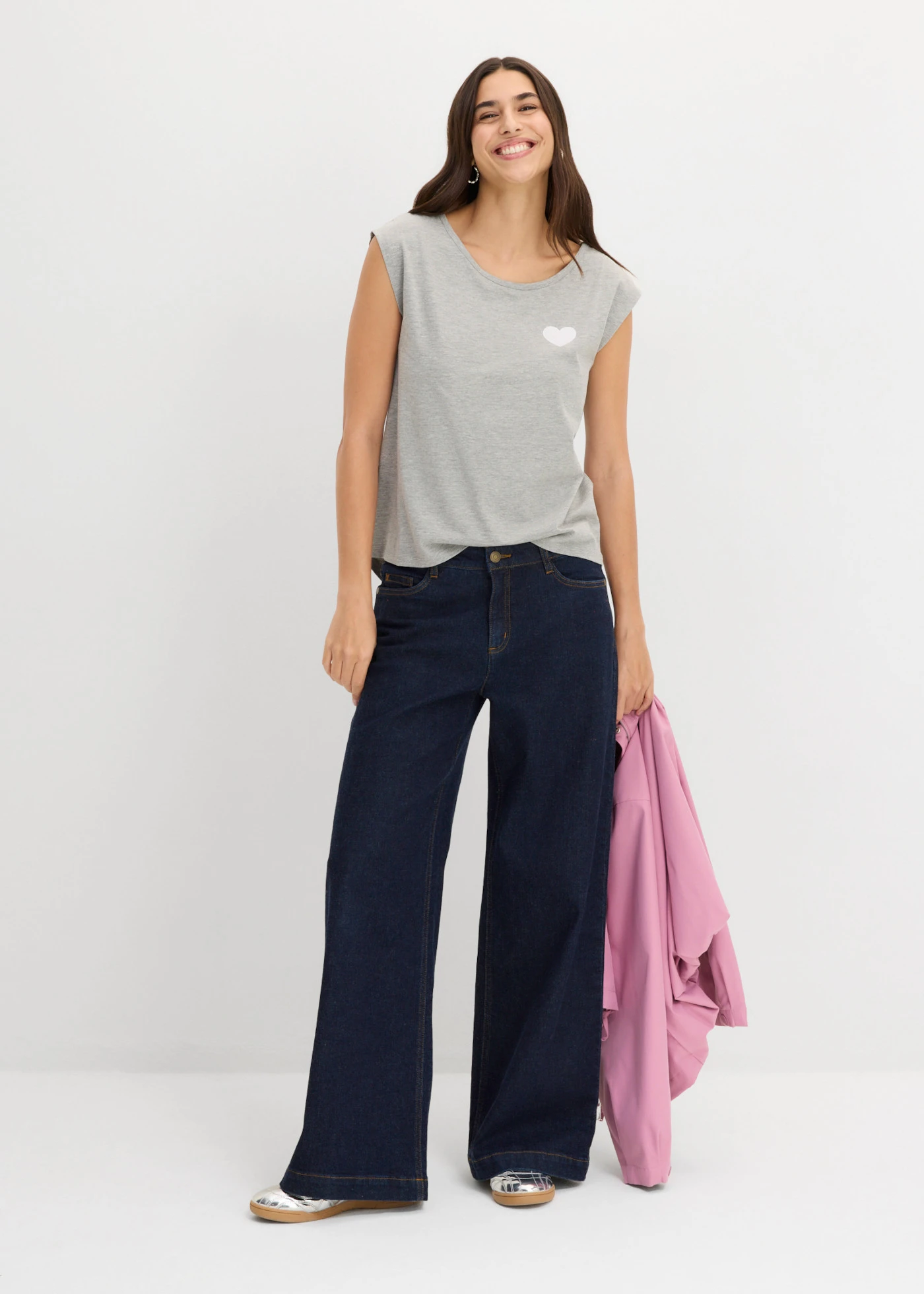 T-shirt fluide, plus long derrière • gris clair chiné + blanc • Boutique bonprix