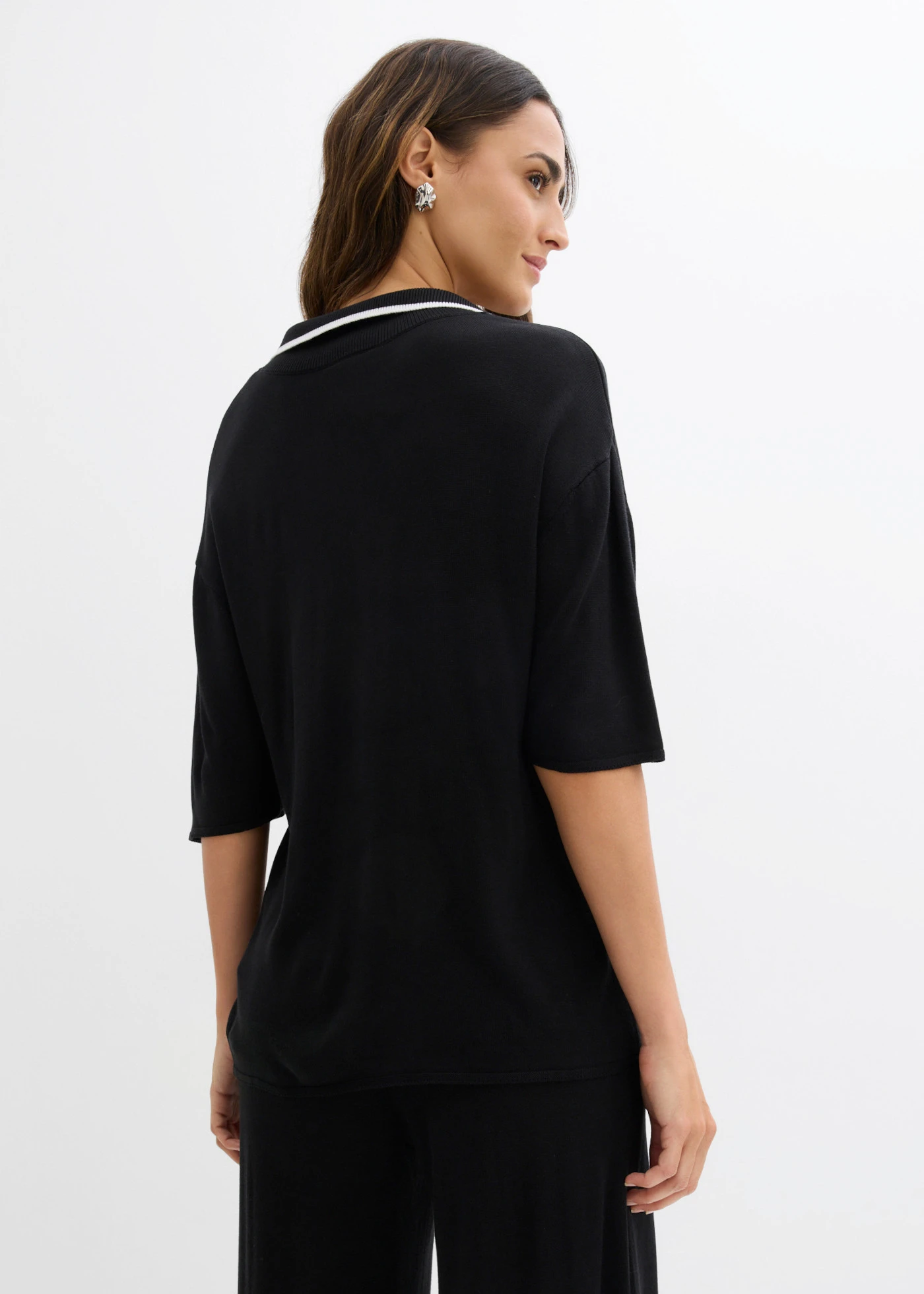 Bluză polo din tricotaj fin din amestec de viscoză • negru/alb • magazin bonprix