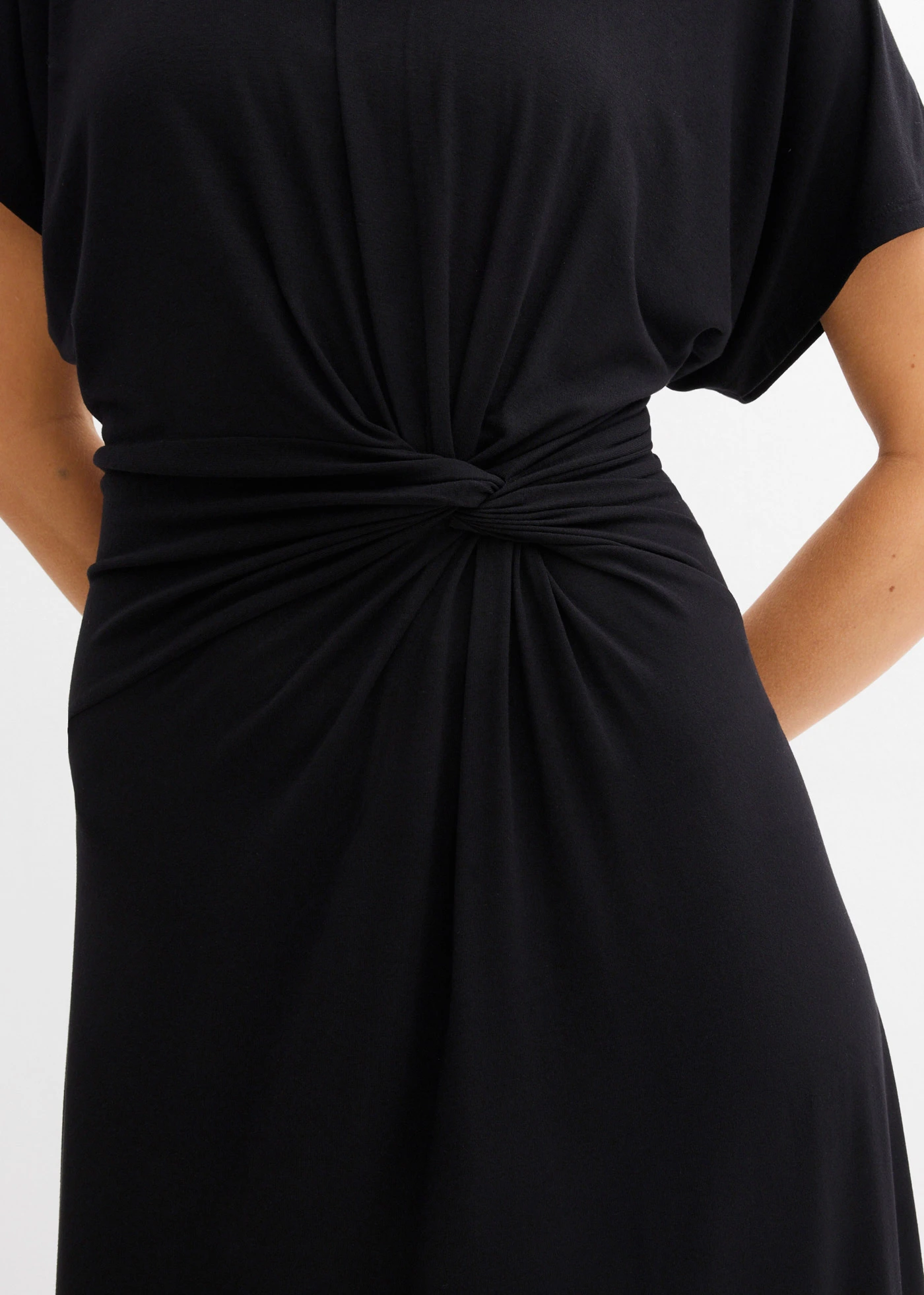 Robe en jersey viscose • noir • Boutique bonprix