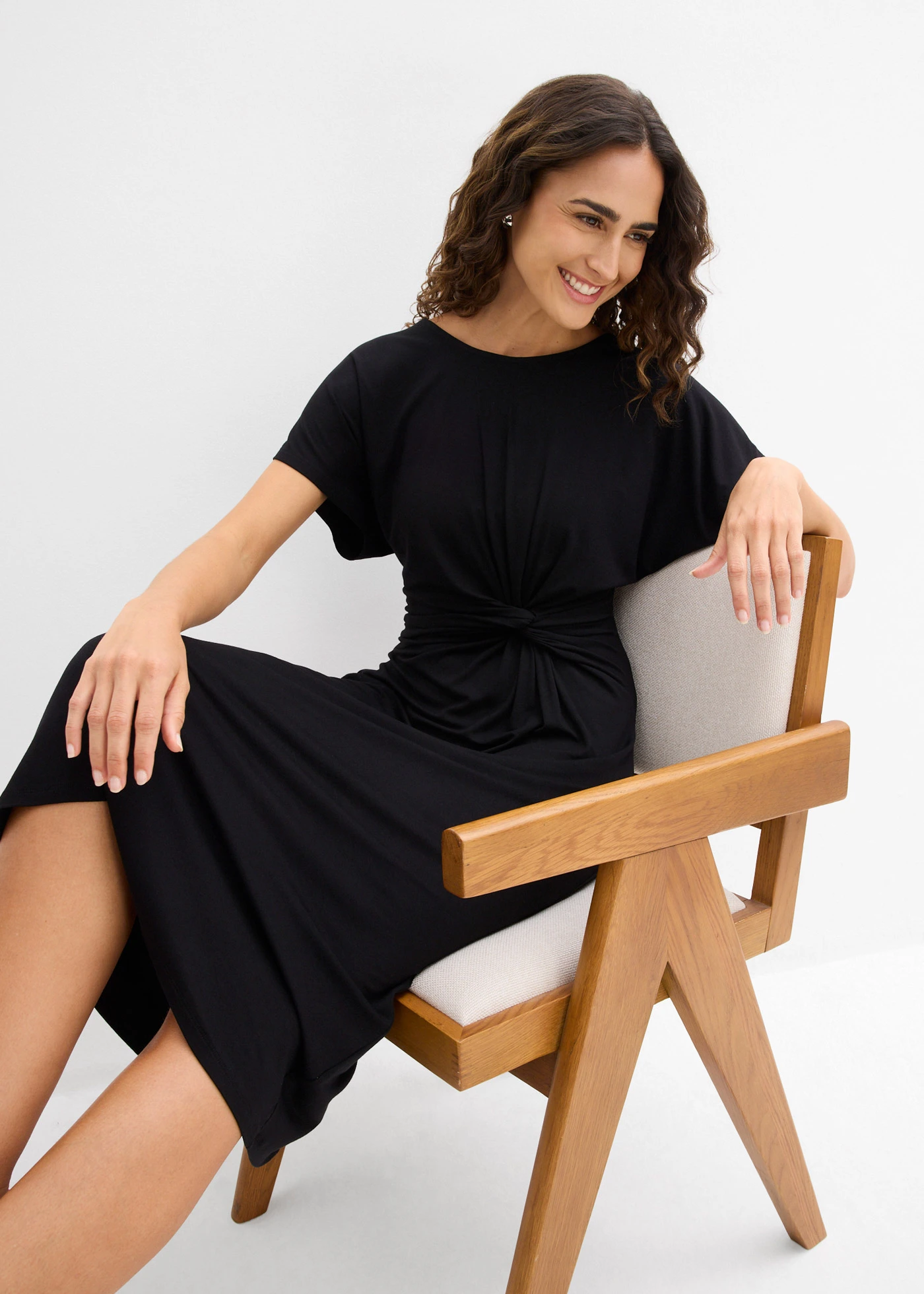 Robe en jersey viscose • noir • Boutique bonprix