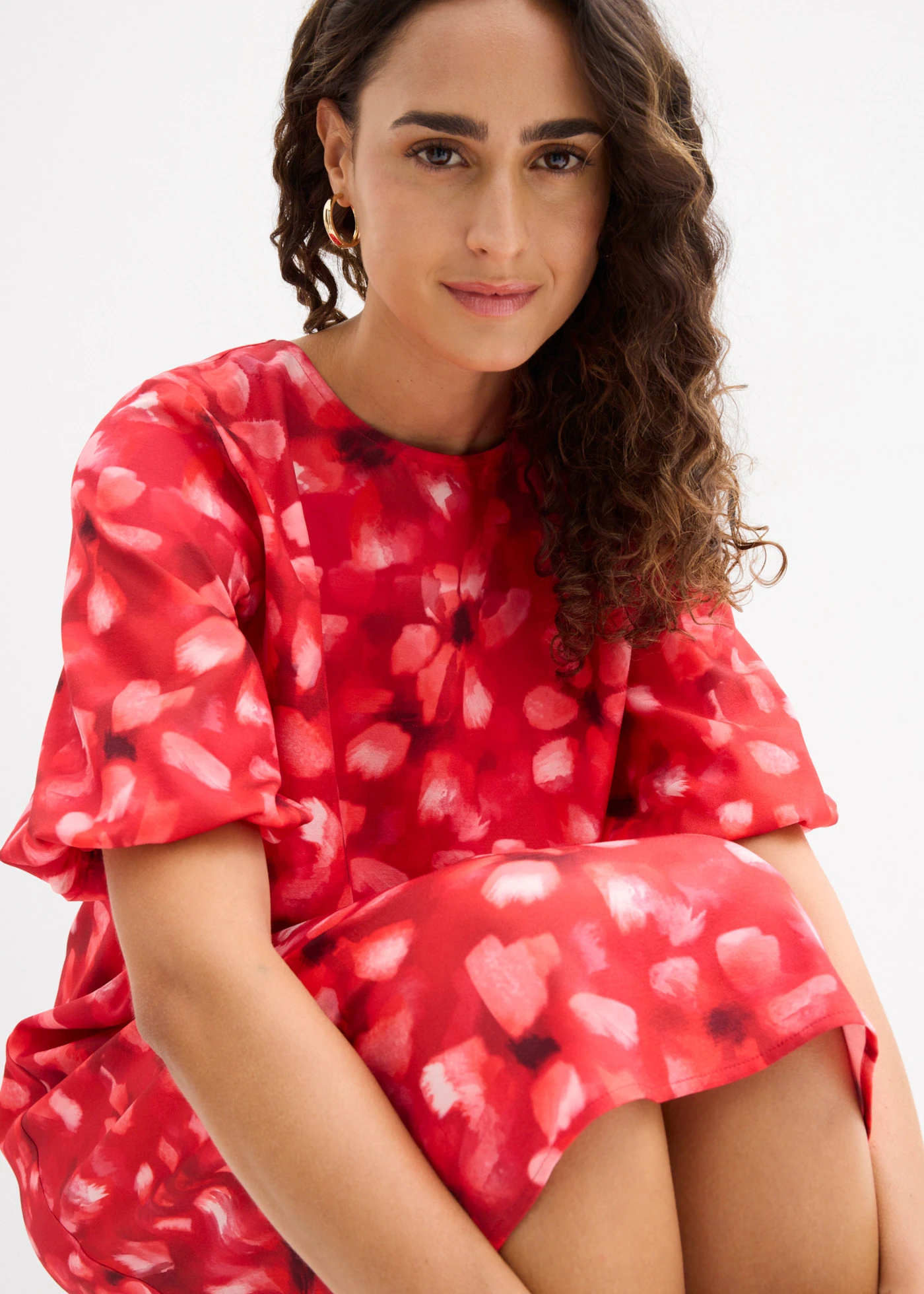 Robe à manches ballon • rouge floral • Boutique bonprix