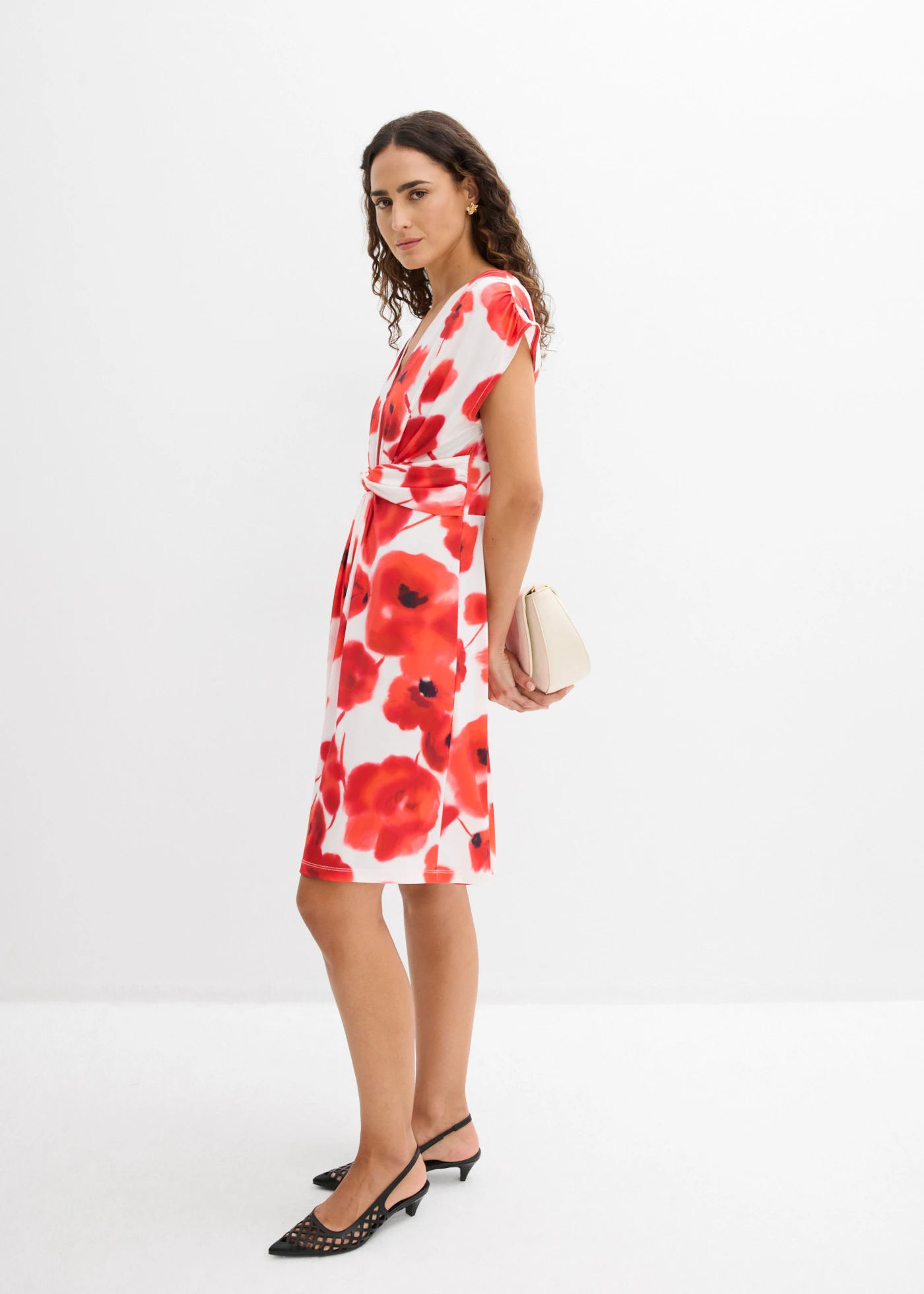 Rochie din jerse • crem-roșu-căpșună floral • magazin bonprix